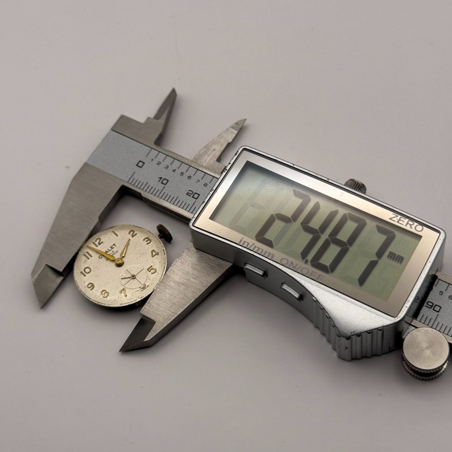 Chalet Gold 21 Jewels Watch Movement Running Manual Wind Vintage Parts 23.3mm