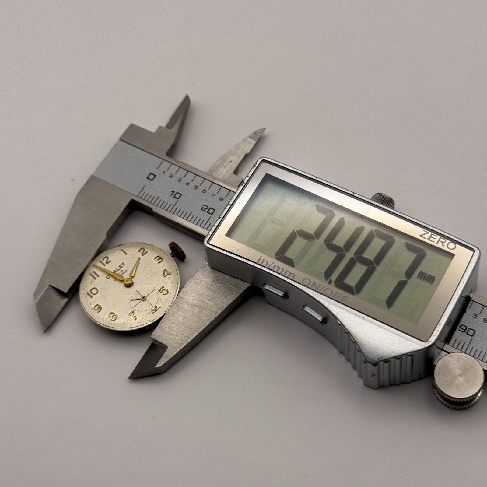 Chalet Gold 21 Jewels Watch Movement Running Manual Wind Vintage Parts 23.3mm