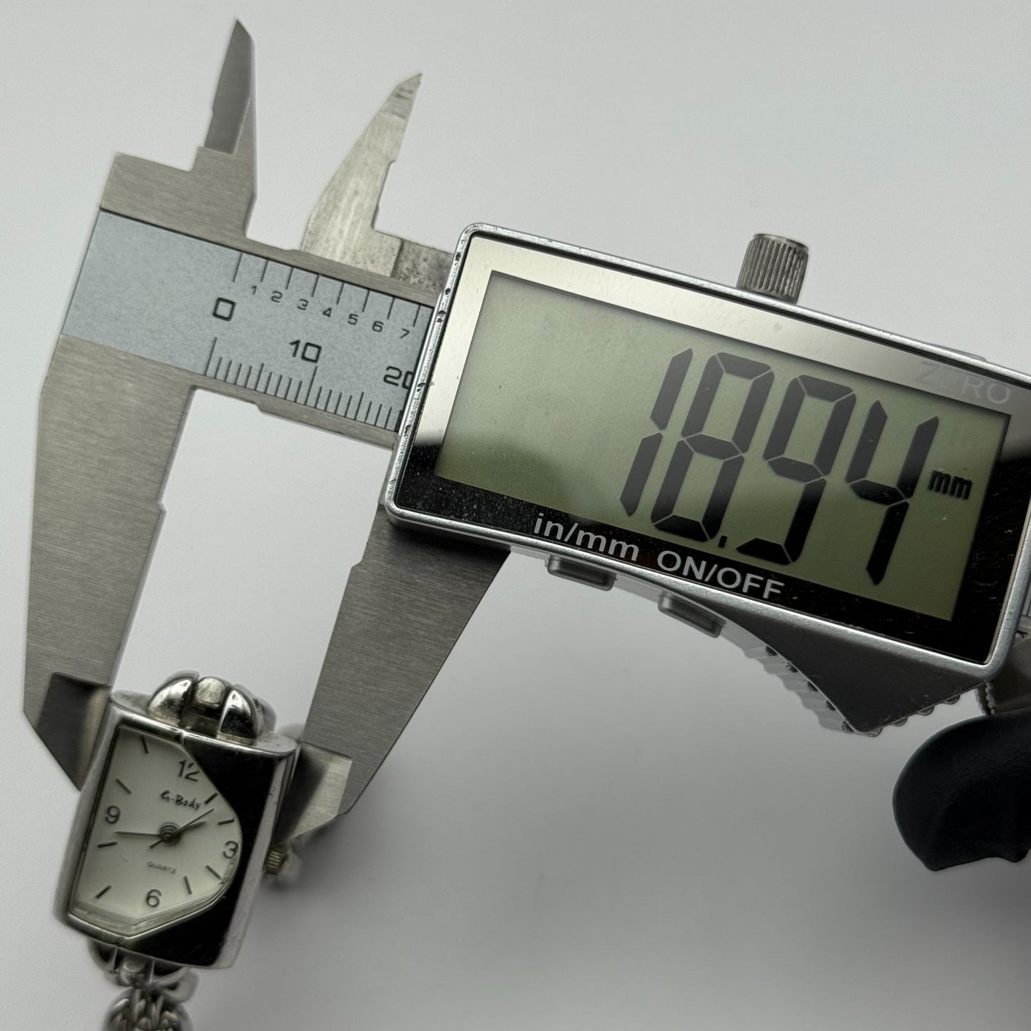 G-Body Time Ladies Quartz Watch White Dial Silver Tone Bracelet Working 19mm