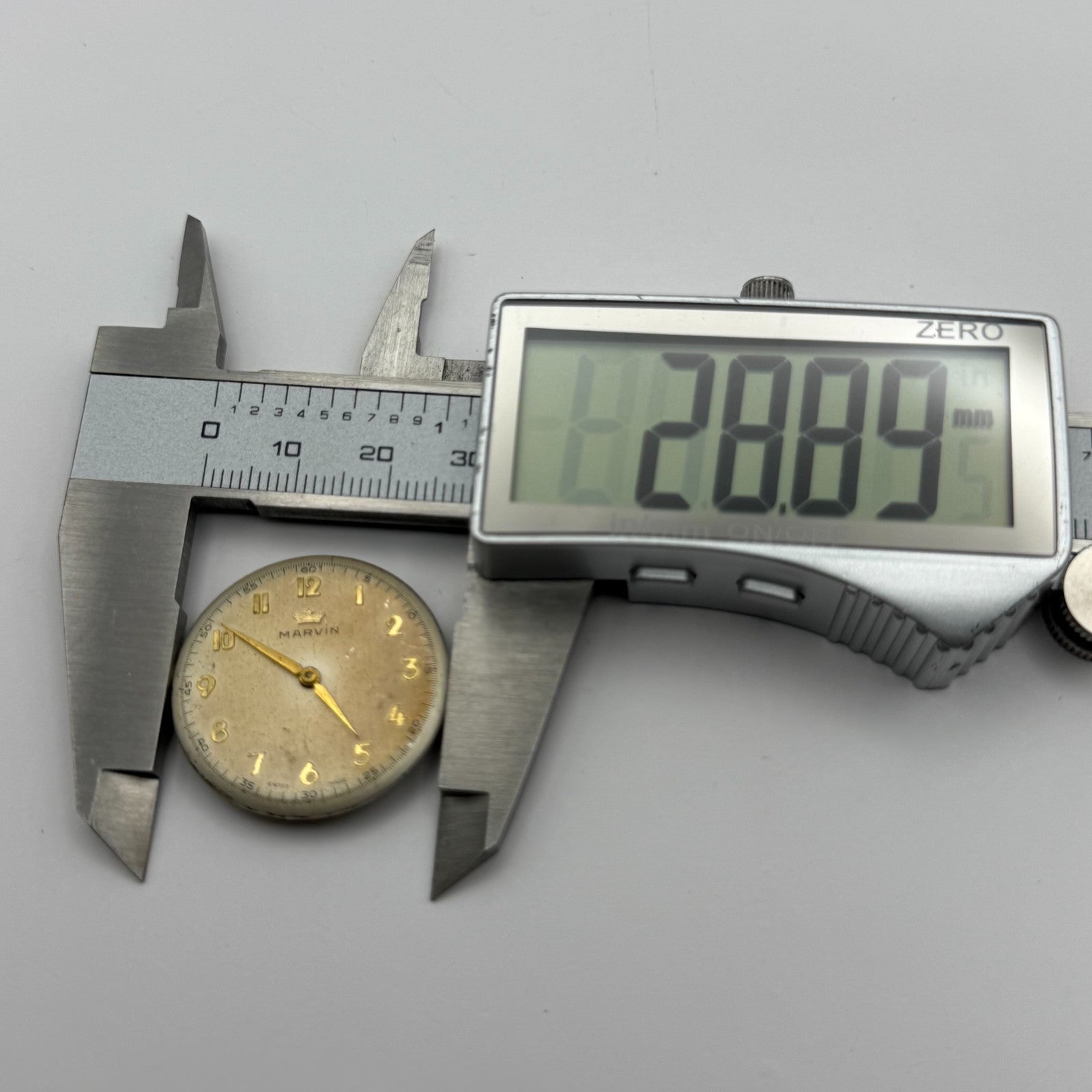 Marvin 560 Watch Movement Manual Wind Vintage Swiss 17 Jewels Parts 23.6mm