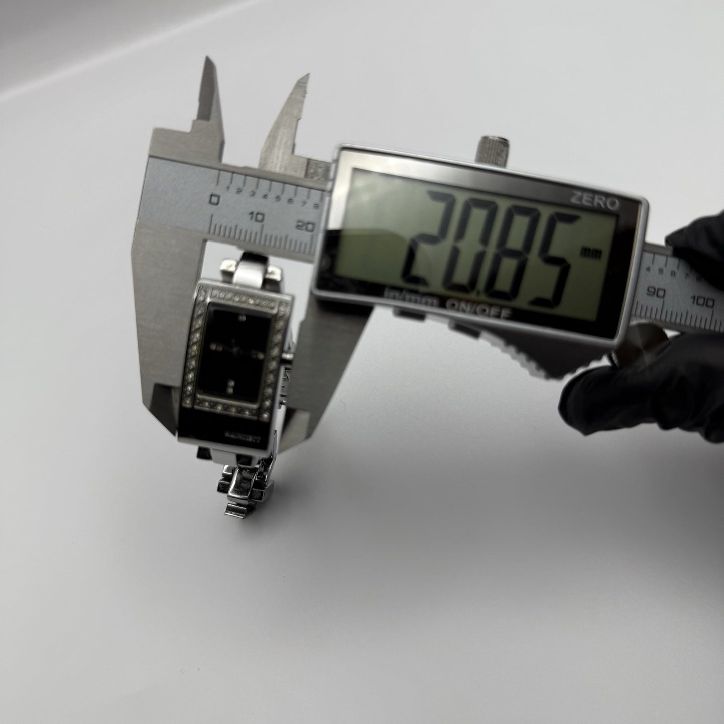 Working Hamnett Ladies Silver Tone Black Dial 19mm Quartz Watch New Battery