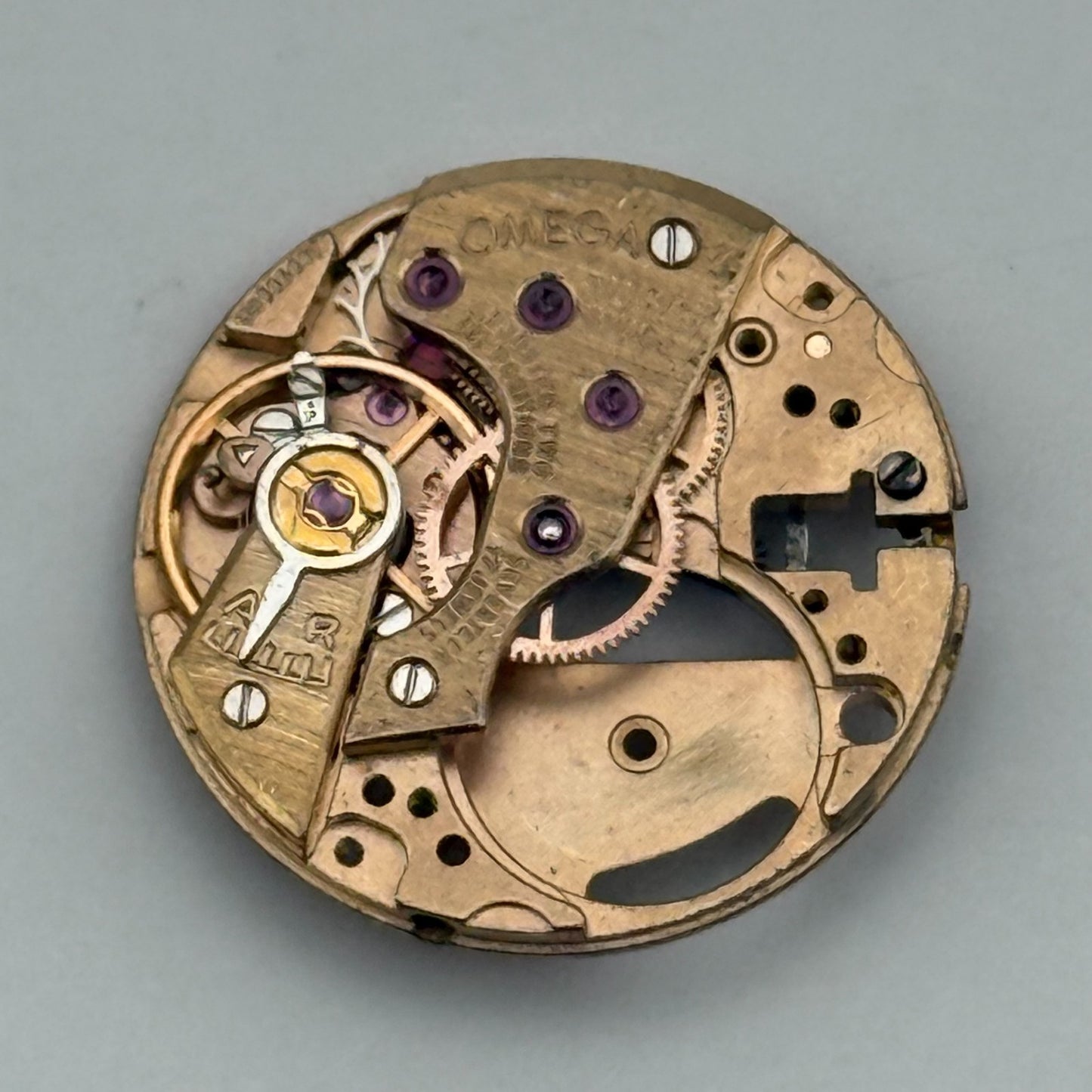 Omega Ladies 17 Jewels Watch Movement Vintage Swiss Parts Repair 17.9mm