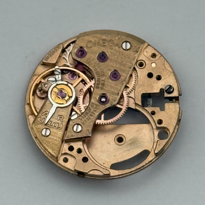 Omega Ladies 17 Jewels Watch Movement Vintage Swiss Parts Repair 17.9mm