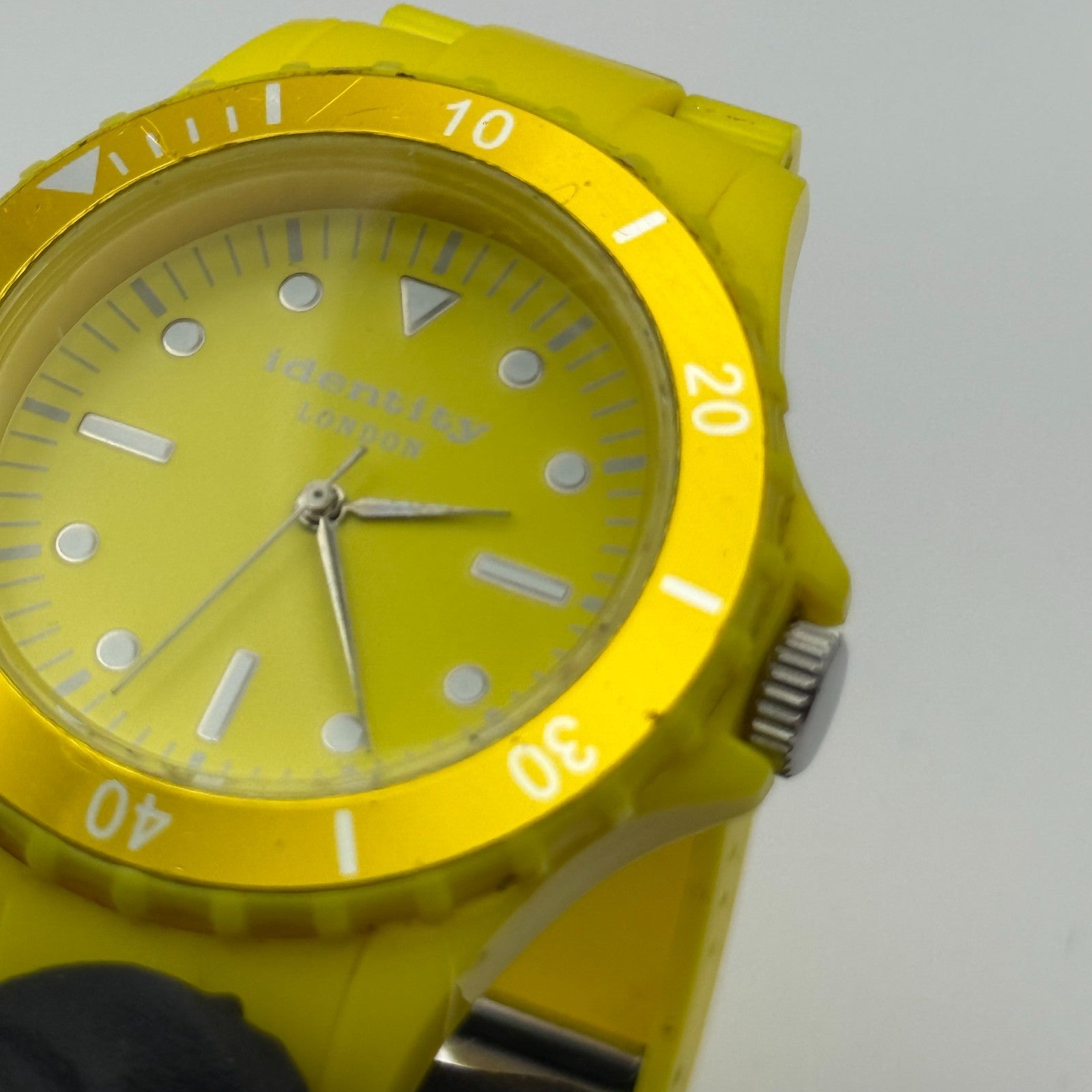 Identity London Unisex Kids Yellow Quartz Watch Bracelet Working 42mm