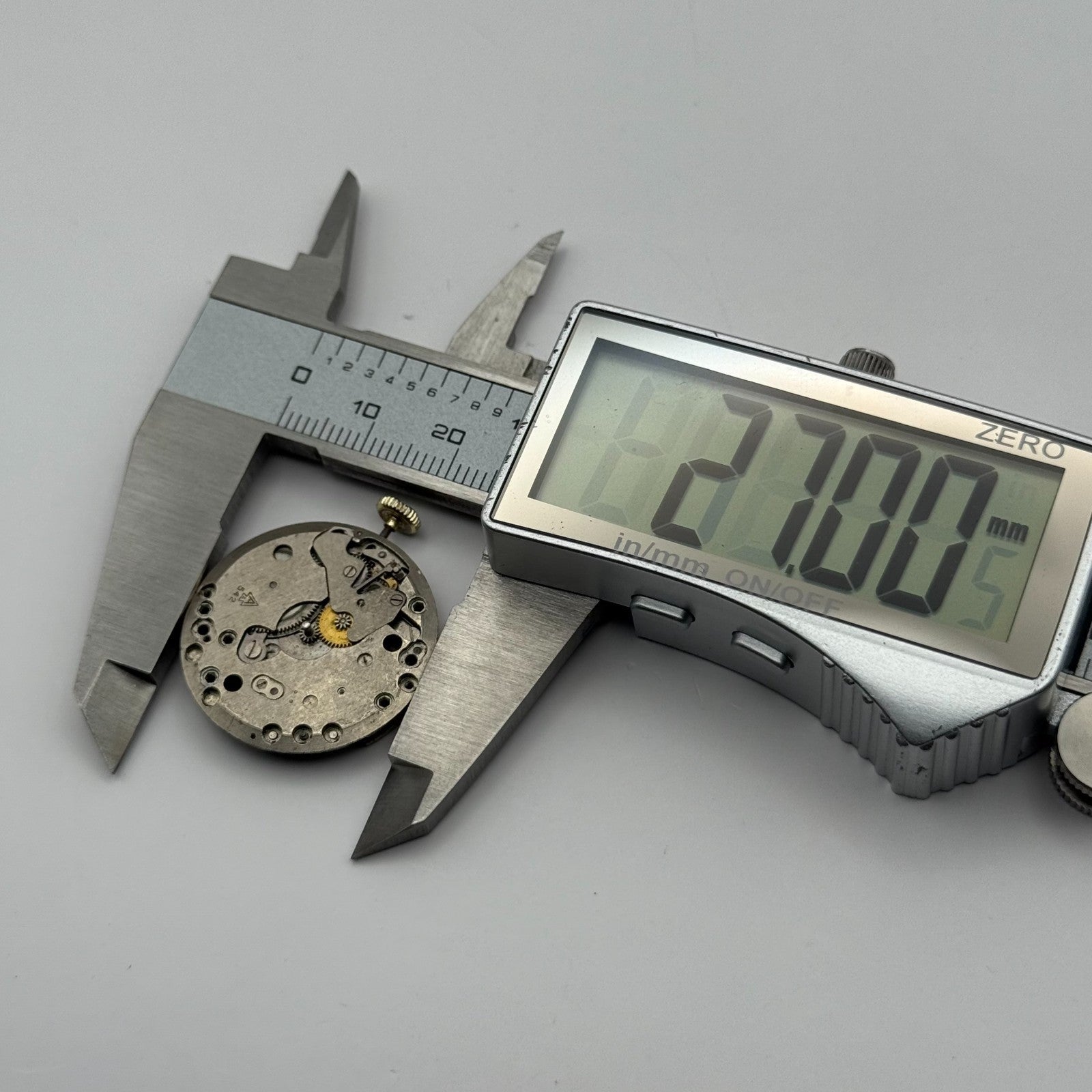 Amida 542 Watch Movement Manual Wind Vintage Swiss 4 Jewels Parts Repair 27mm