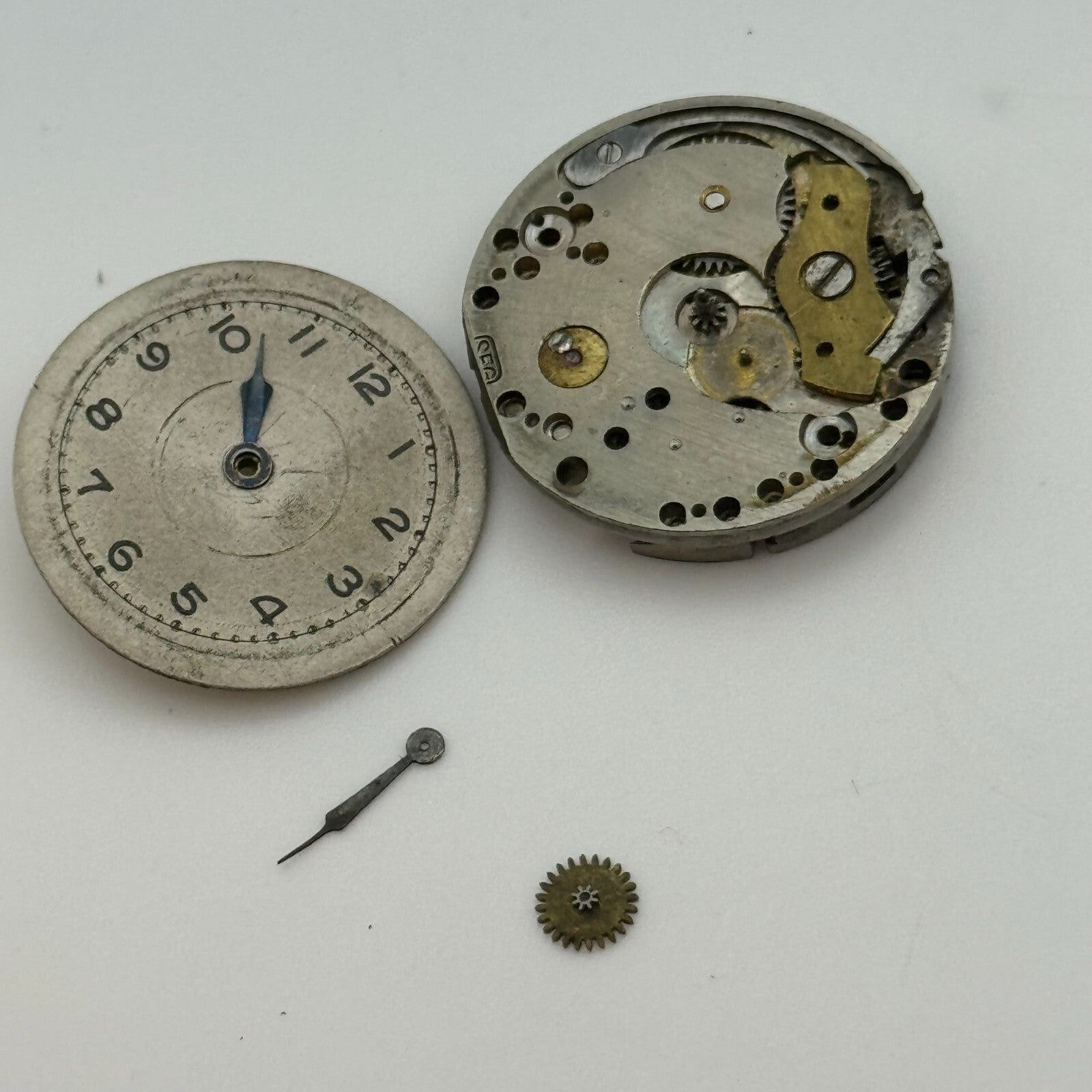 23.6mm GS Dubois SFG Manual Wind Watch Movement Vintage Swiss FOR PARTS SPARES