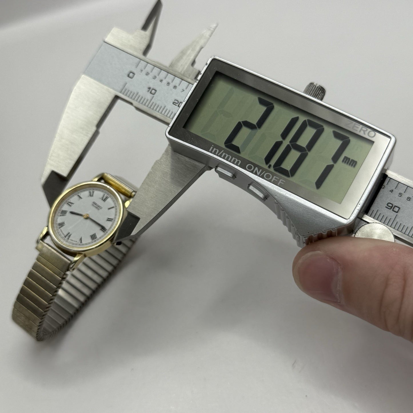 21mm Working Vintage Ladies Seiko 2320-5600 Expandable Strap Japan Quartz Watch