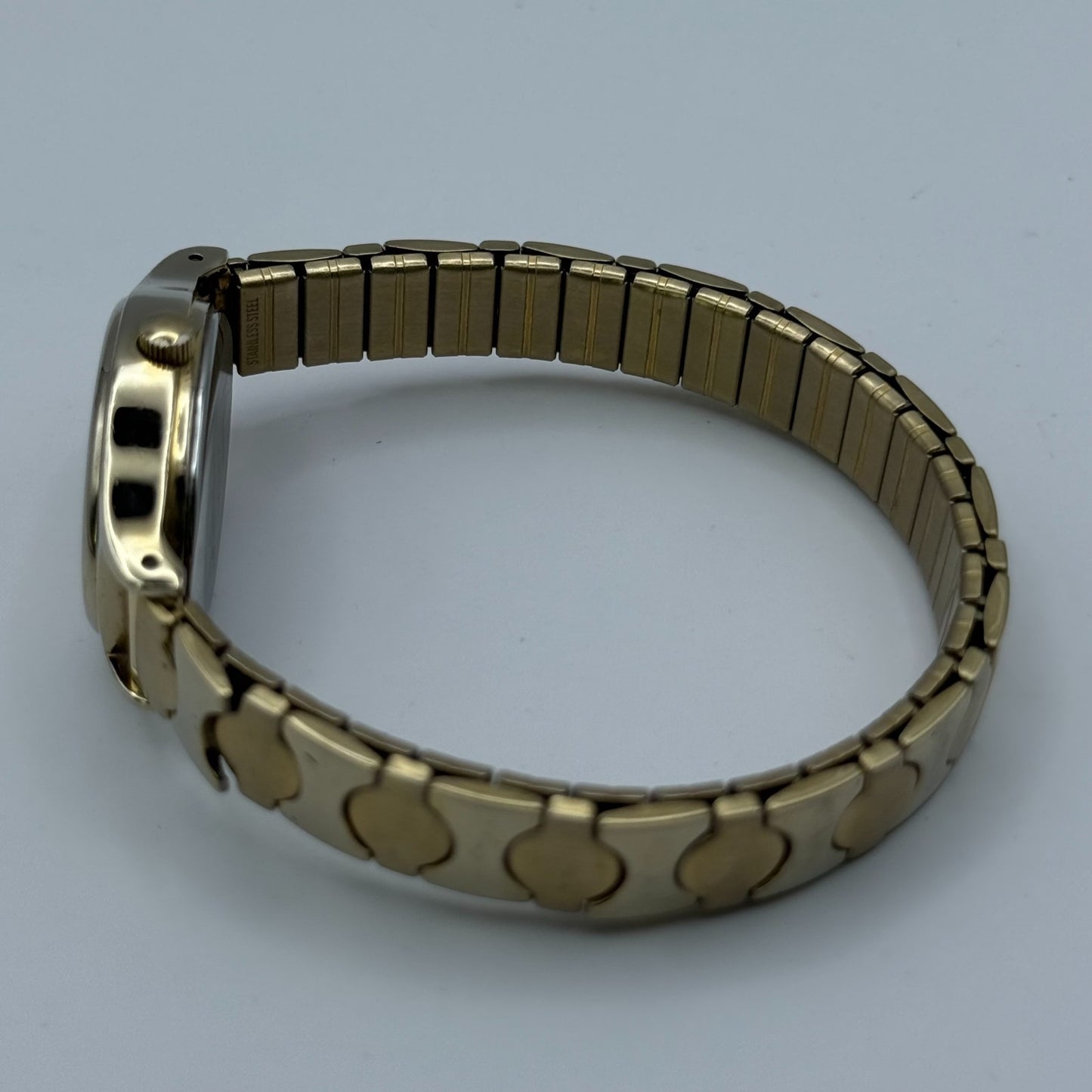 Timex Ladies Quartz Watch Oval Dial Gold Tone Stretch Band Steel Working 21mm