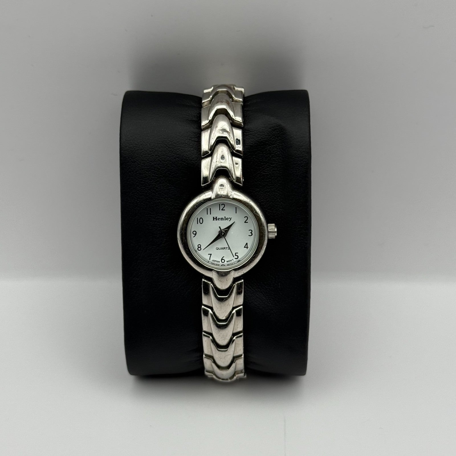 Henley Ladies Quartz Watch White Dial Silver Tone Bracelet Japan Working 21mm