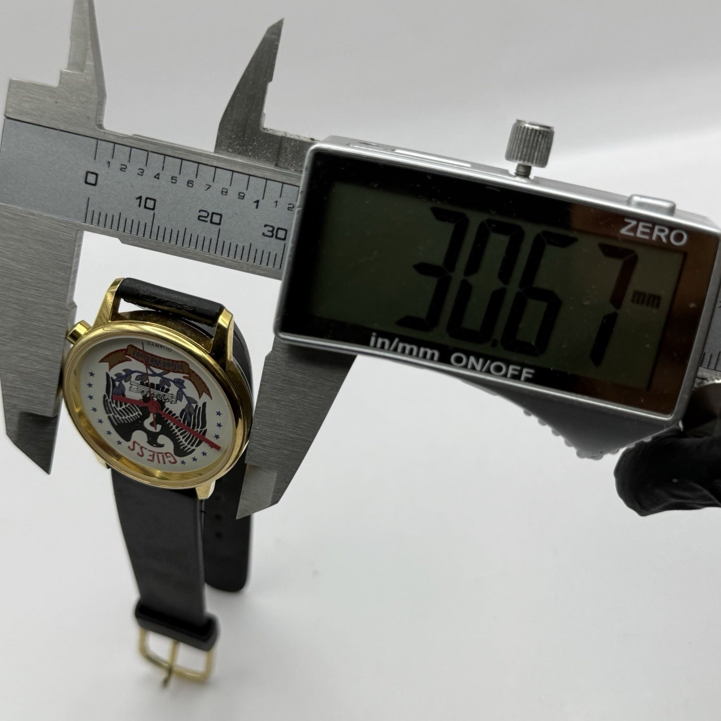 30mm Working Ladies Guess In God We Trust Hong Kong Gold Plated Quartz Watch