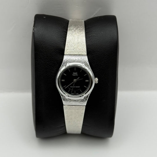 Working Q&Q Superior Ladies Silver Tone 20mm Quartz Watch 5.75 Inches New Batter