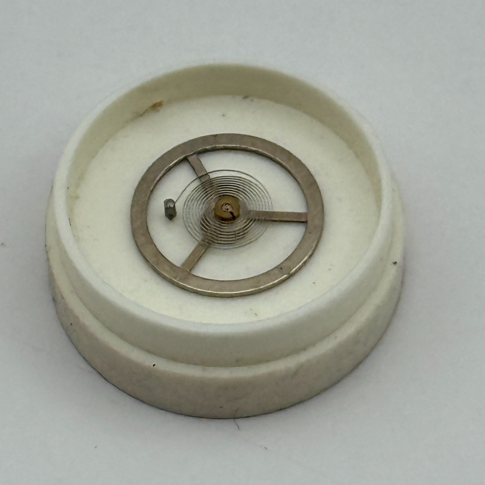 EB 1553 1579 Balance Wheel Complete And Spring 466 Watch Movement Parts NOS 