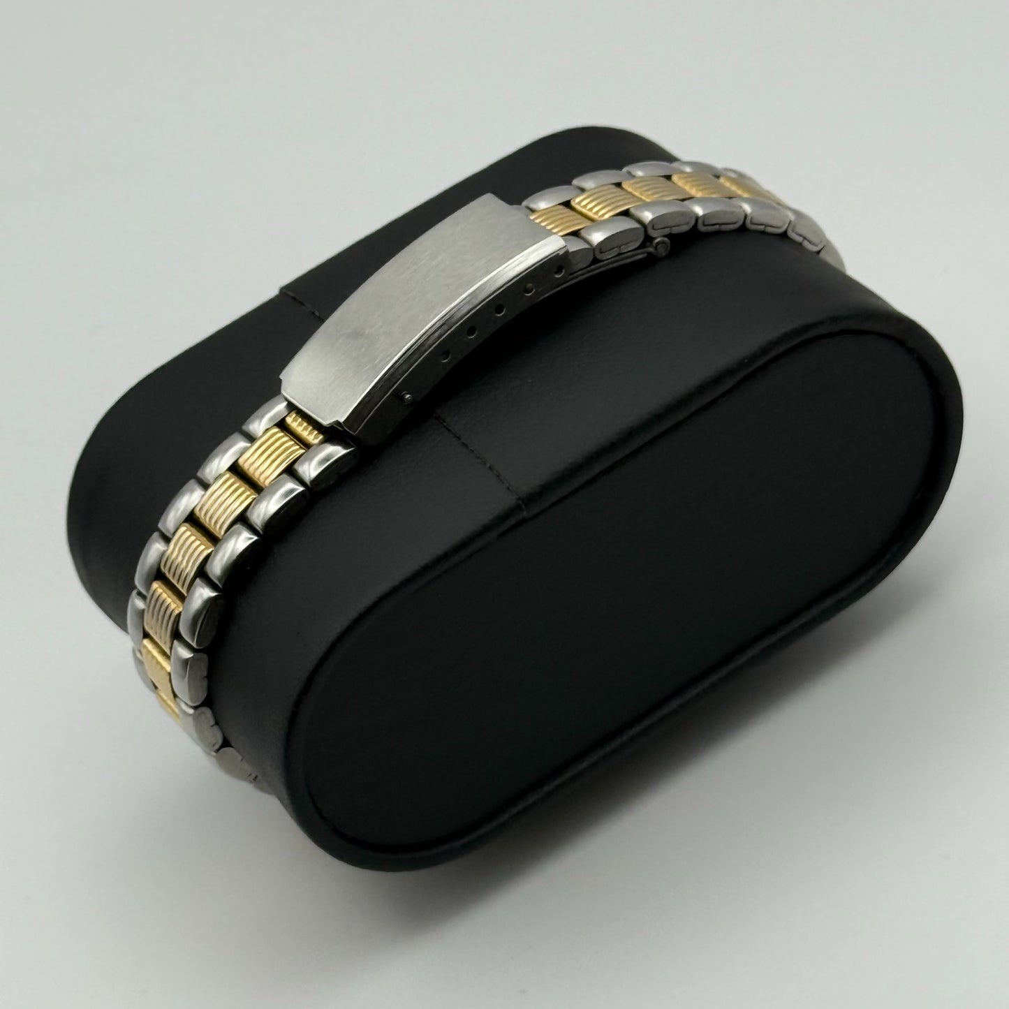 Solvil Et Titus Ladies Quartz Watch Date Dial Two Tone Bracelet Working 25mm