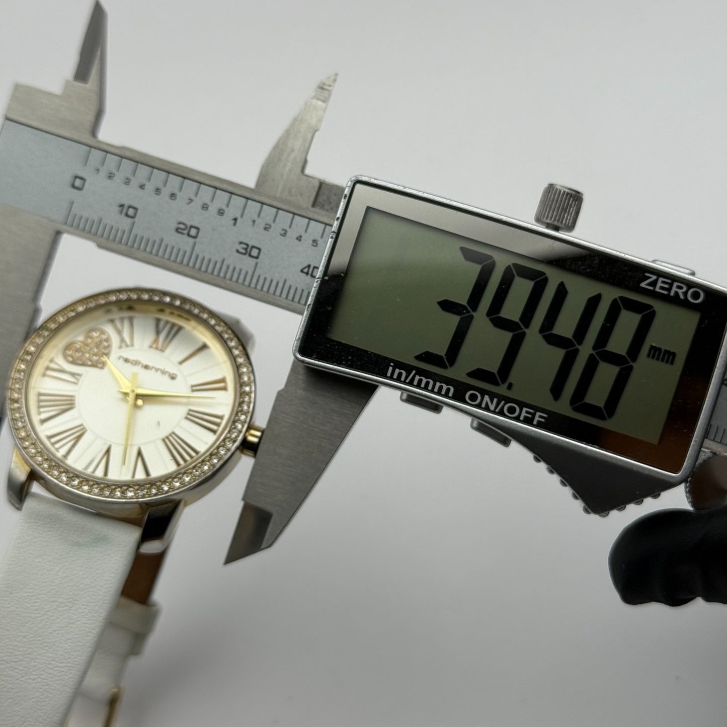 Redherring Ladies Quartz Watch Crystal Accents White Leather Strap Working 37mm