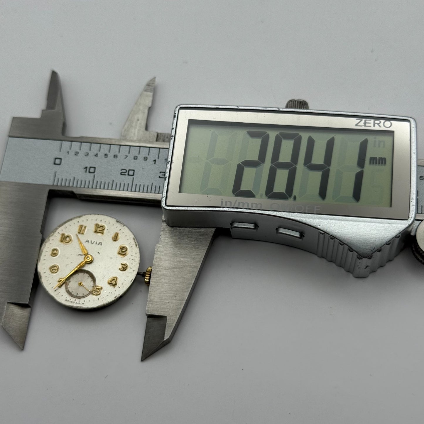 AS 1002 984 Watch Movement Avia Running Manual Wind Vintage Parts Repair 23.6mm