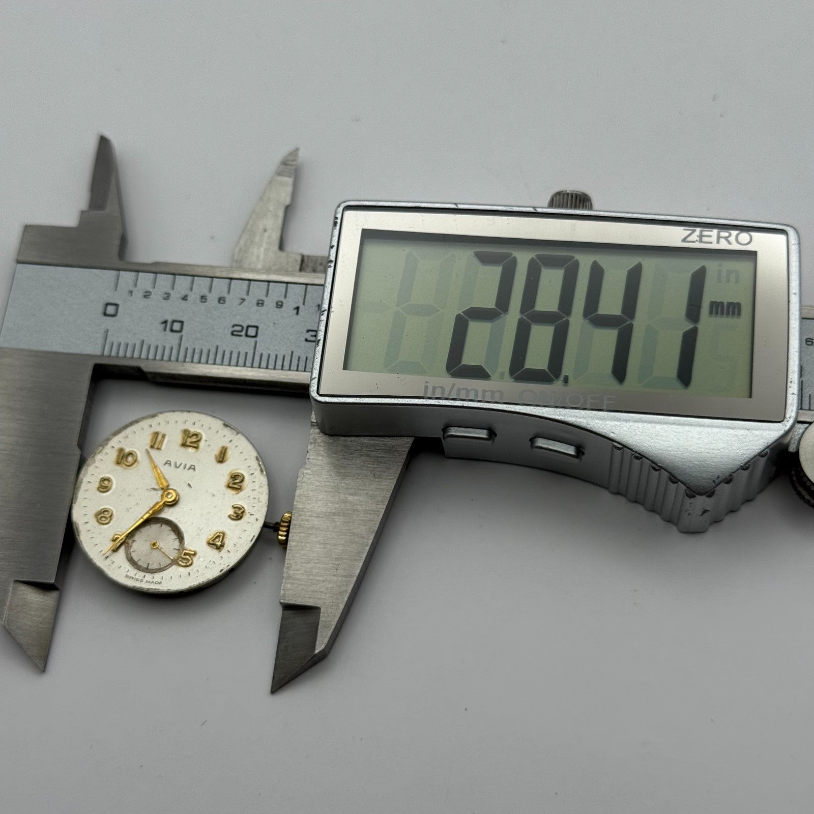 AS 1002 984 Watch Movement Avia Running Manual Wind Vintage Parts Repair 23.6mm