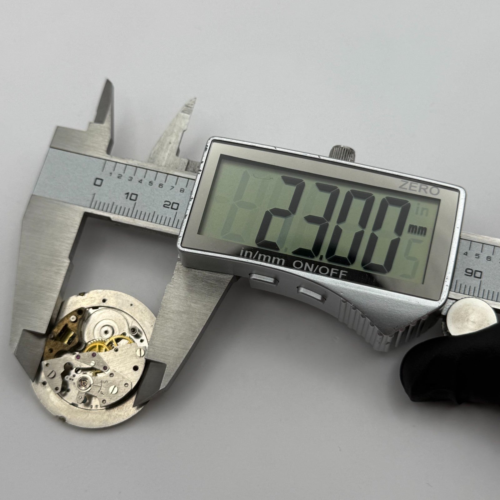 Smiths Shockproof Date 5T65 Watch Movement Manual Wind Vintage Parts Repair 23mm