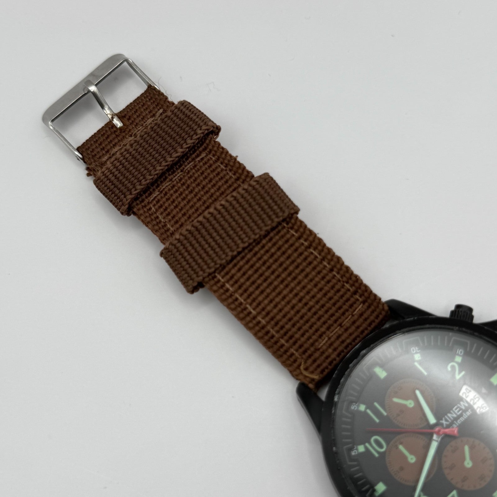 Xinew Men’s Quartz Chronograph Watch Calendar Dial Brown Strap Working 42mm