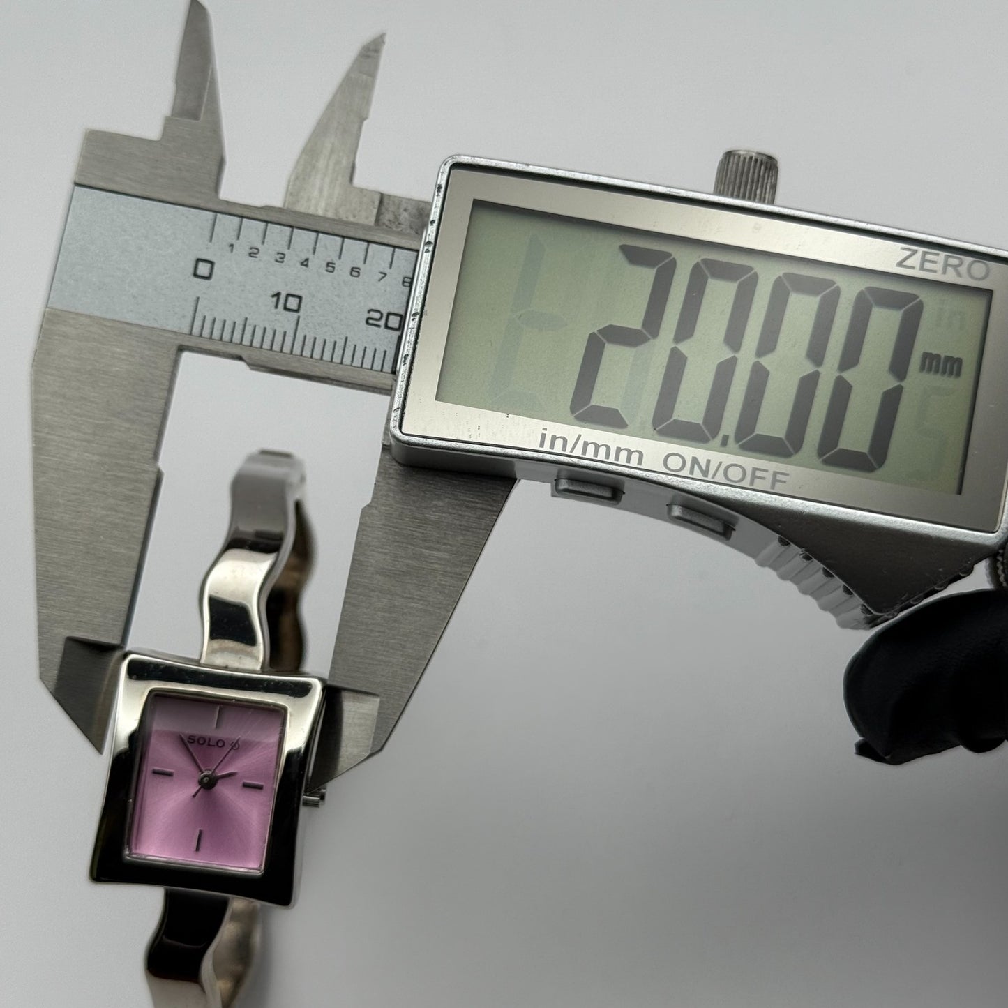 Solo Ladies Quartz Watch Pink Dial Silver Tone Bangle Working 20mm 6 Inches