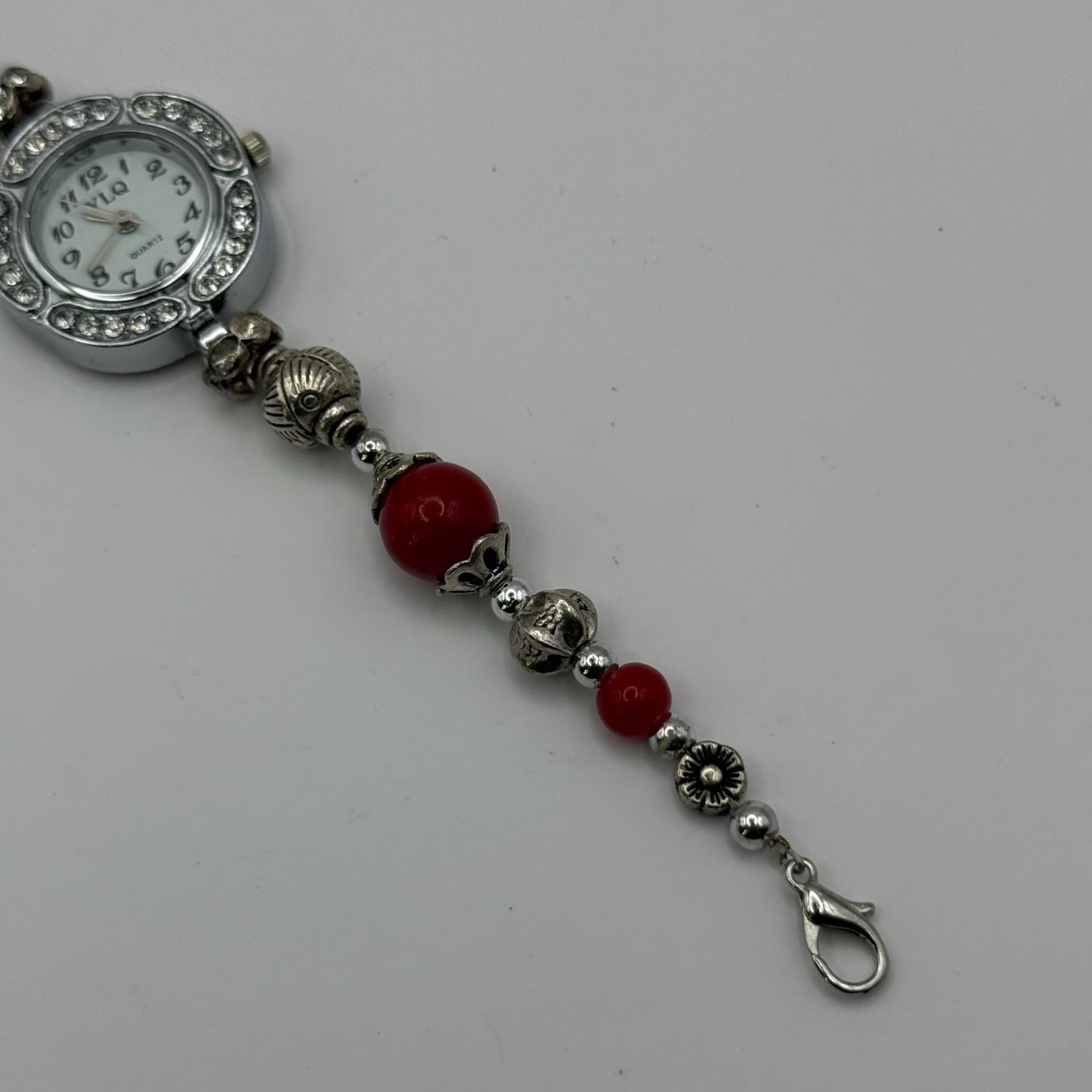 YLQ Ladies Quartz Watch Crystal Accent Case Red Beaded Bracelet Working 25mm