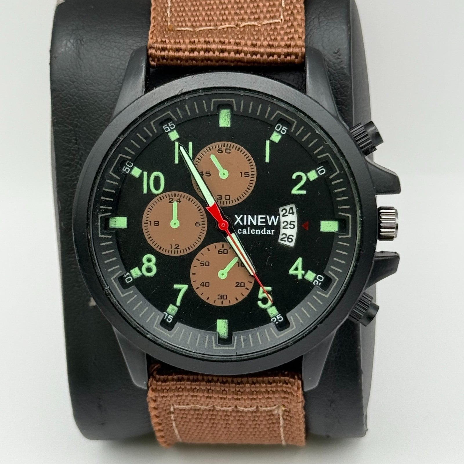 Xinew Men’s Quartz Chronograph Watch Calendar Dial Brown Strap Working 43mm