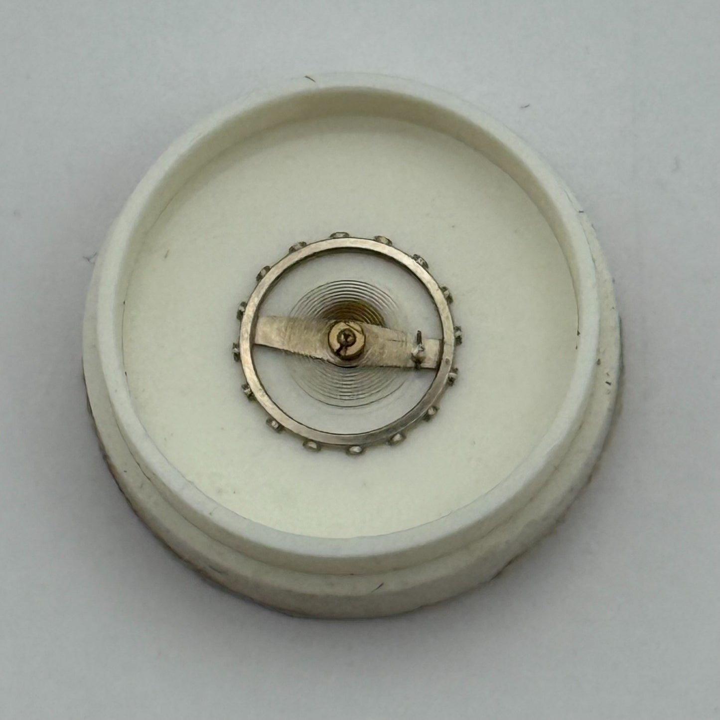 EB 1333 Balance Wheel Complete And Spring  8¾’’’ 118 Watch Movement Parts NOS