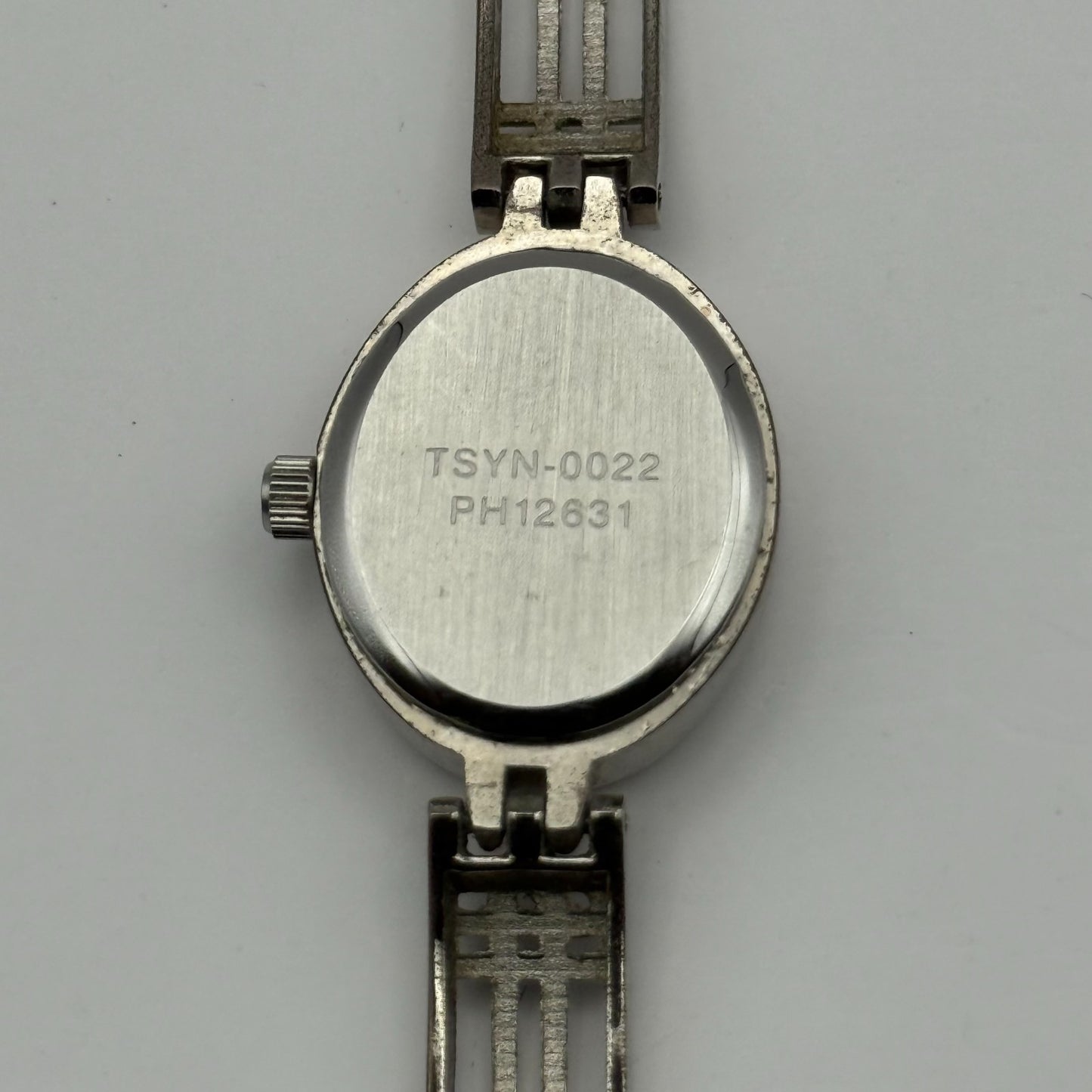 Ladies Quartz Watch Oval White Dial Silver Tone Bracelet Working 18mm 6 Inches