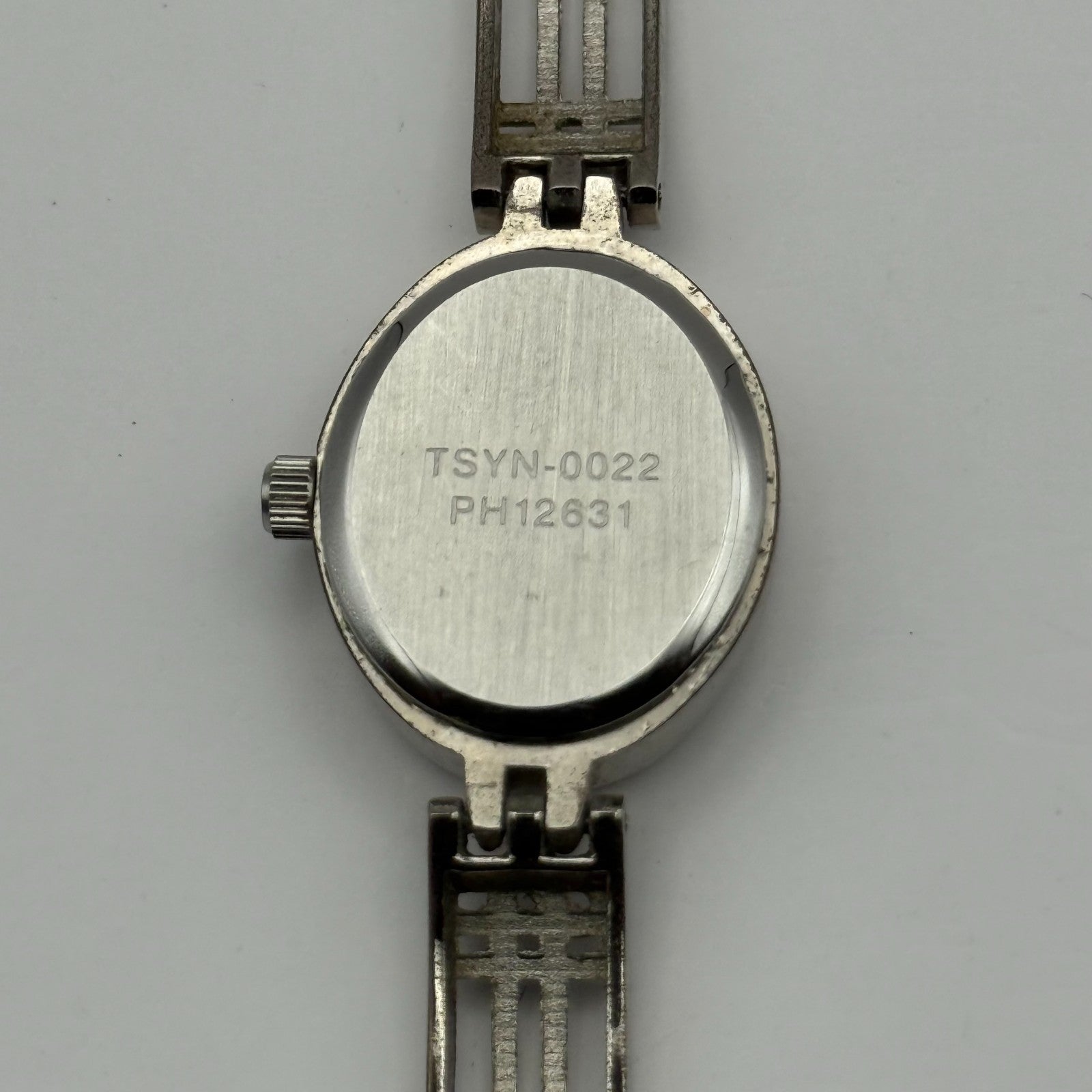 Ladies Quartz Watch Oval White Dial Silver Tone Bracelet Working 18mm 6 Inches