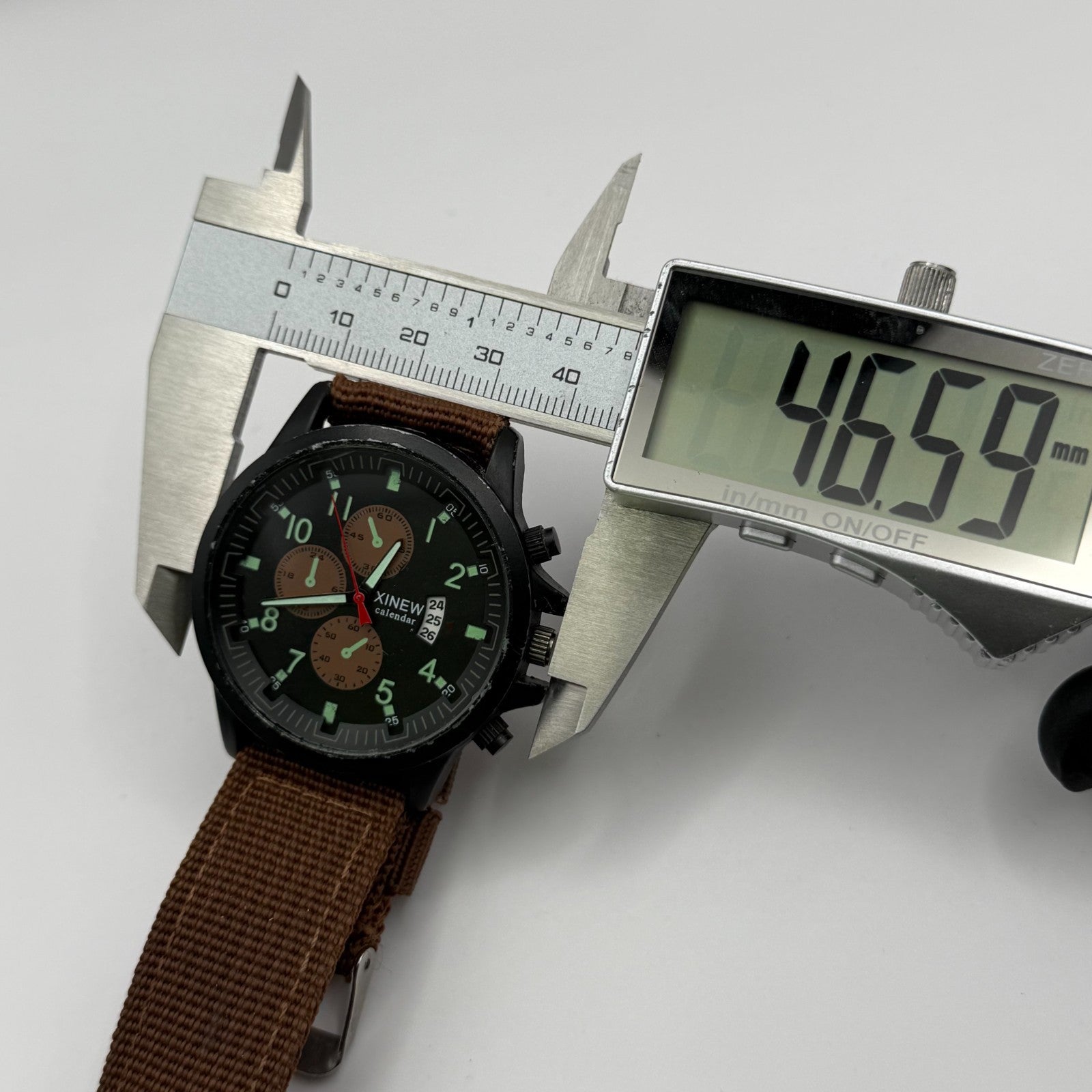 Xinew Men’s Quartz Chronograph Watch Calendar Dial Brown Strap Working 42mm