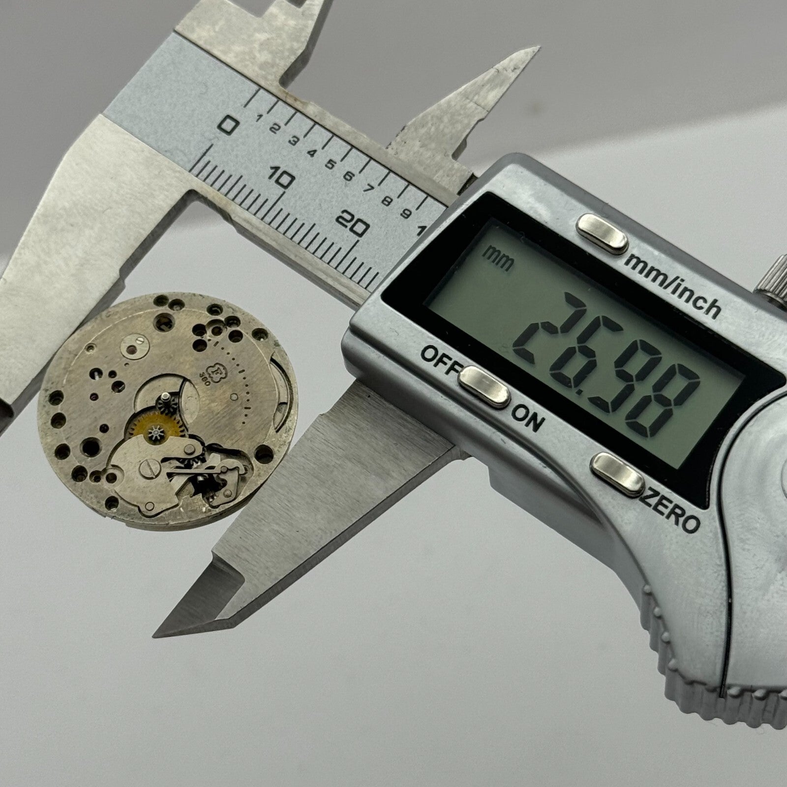 26.9mm Majex Felsa F 390 Manual Wind Watch Movement Swiss Vintage PARTS SPARES