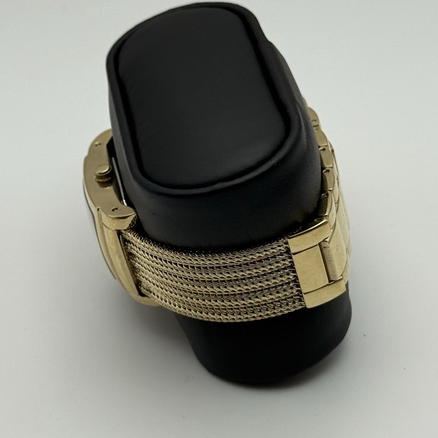 21mm Working Ladies Kenneth Cole Reaction Gold Plated Quartz Watch 6.5 Inches