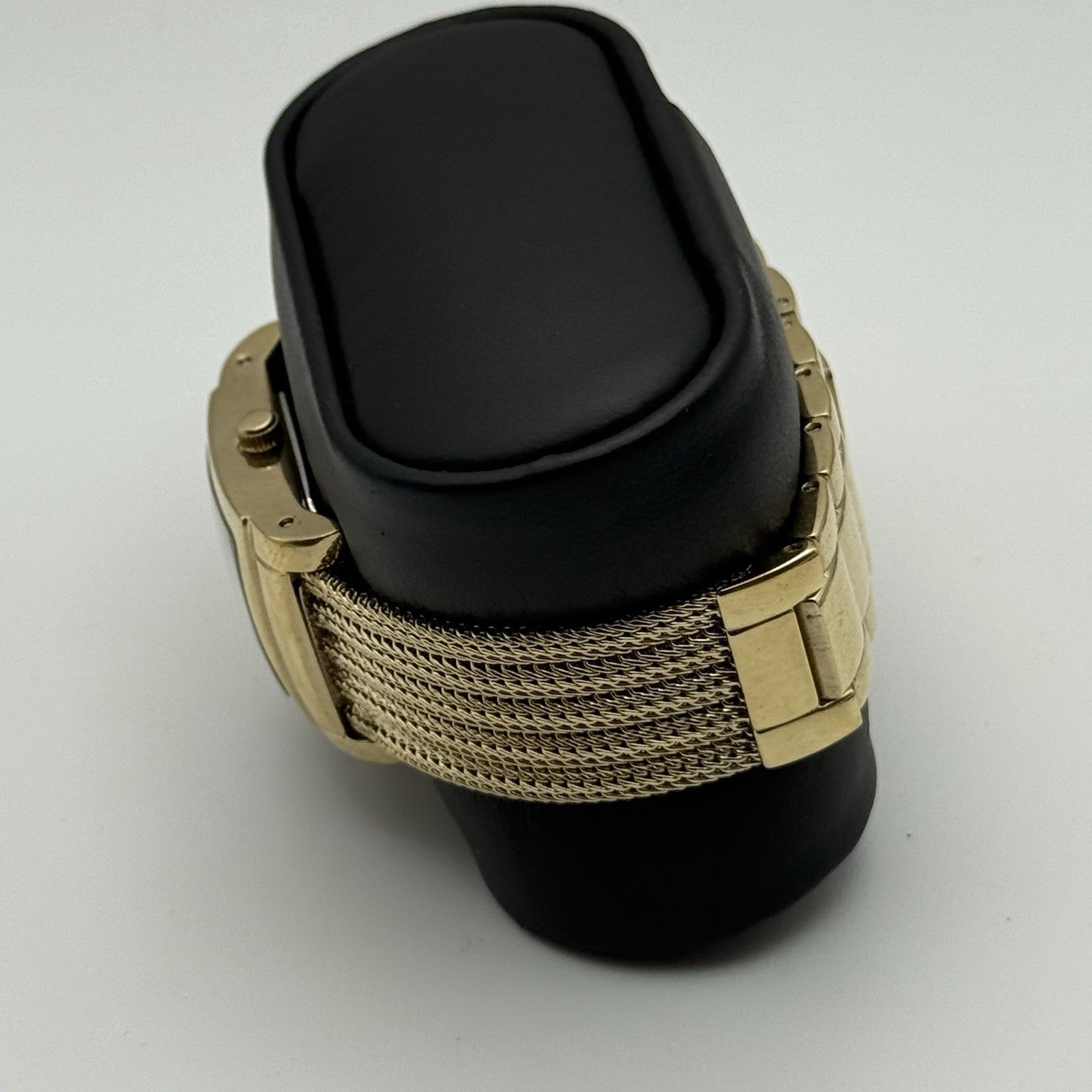 21mm Working Ladies Kenneth Cole Reaction Gold Plated Quartz Watch 6.5 Inches