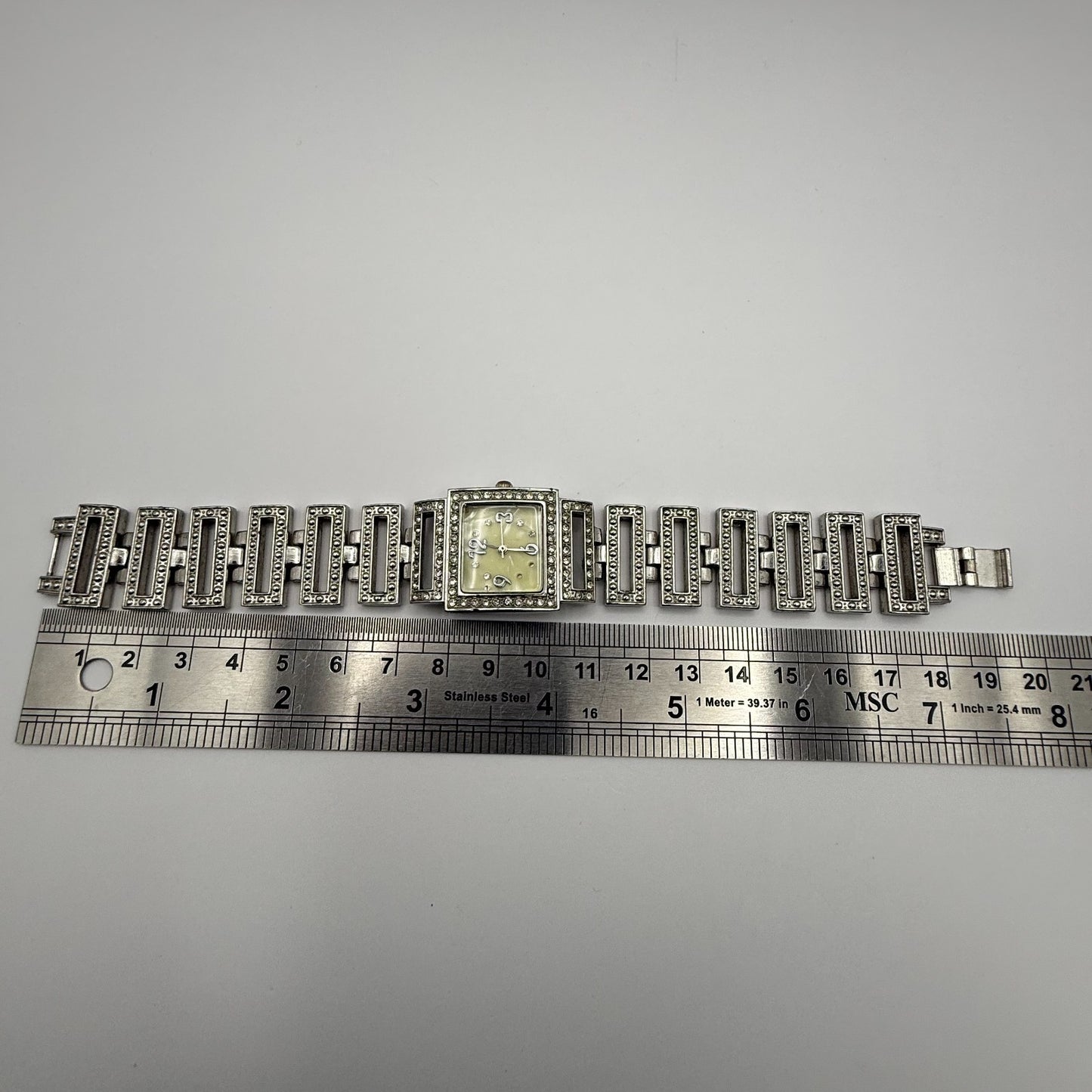 Elegant Ladies Quartz Watch Crystal Accents Silver Tone Bracelet Working 24mm