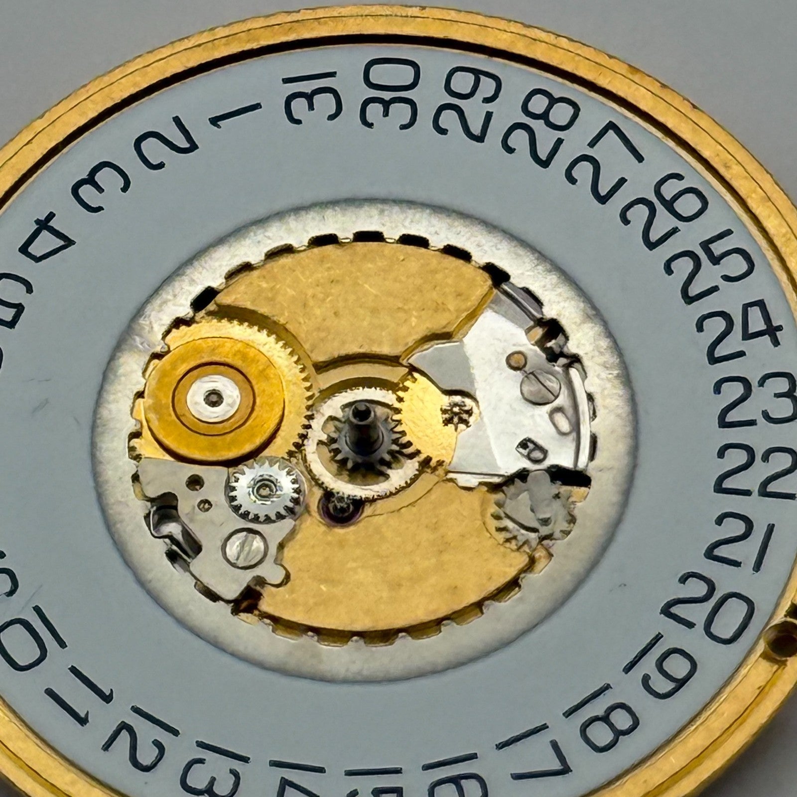 ETA 955.112 Quartz Watch Movement 7 Jewels Swiss Vintage Parts Repair 26.1mm