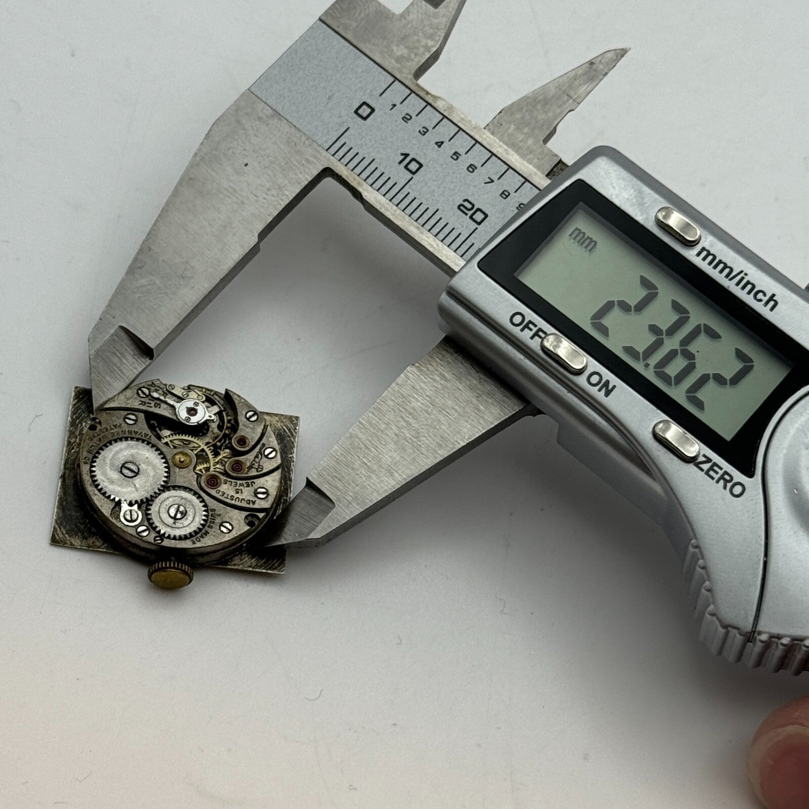 23.6mm Cyma Ref 010 Tavannes Manual Wind 15 Jewels Watch Movement Vintage PARTS