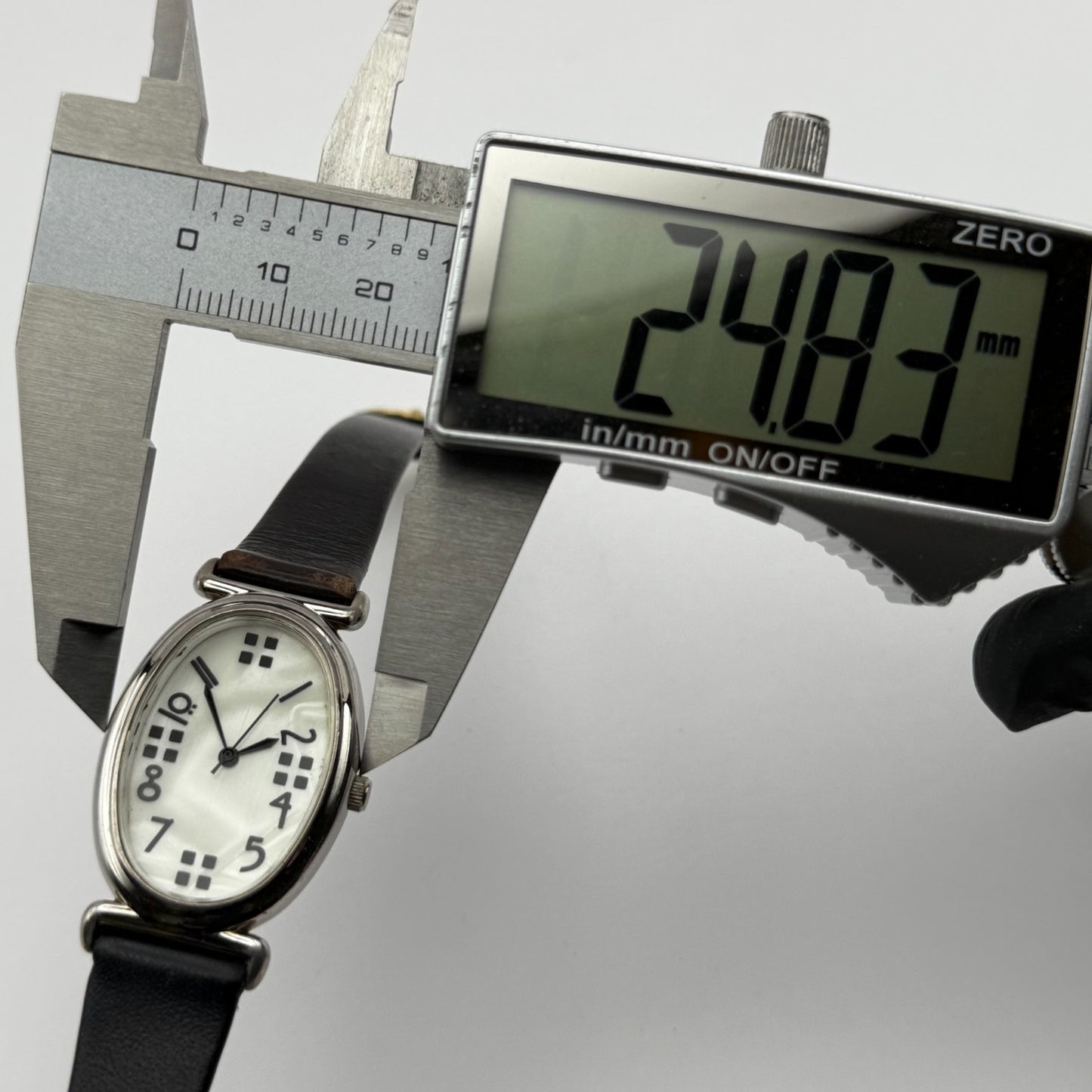 Cairn Scotland Ladies Quartz Watch MOP Dial Brown Leather Strap Working 24mm