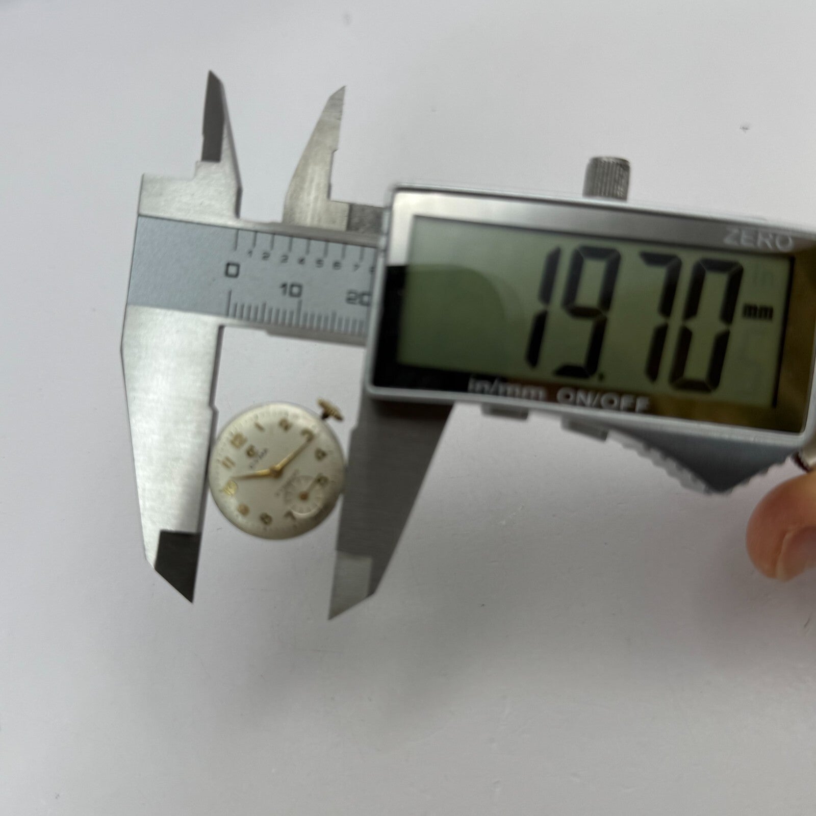 19.7mm Vintage Cyma R.424 Swiss 17 Jewels Manual Wind Watch Movement PART REPAIR