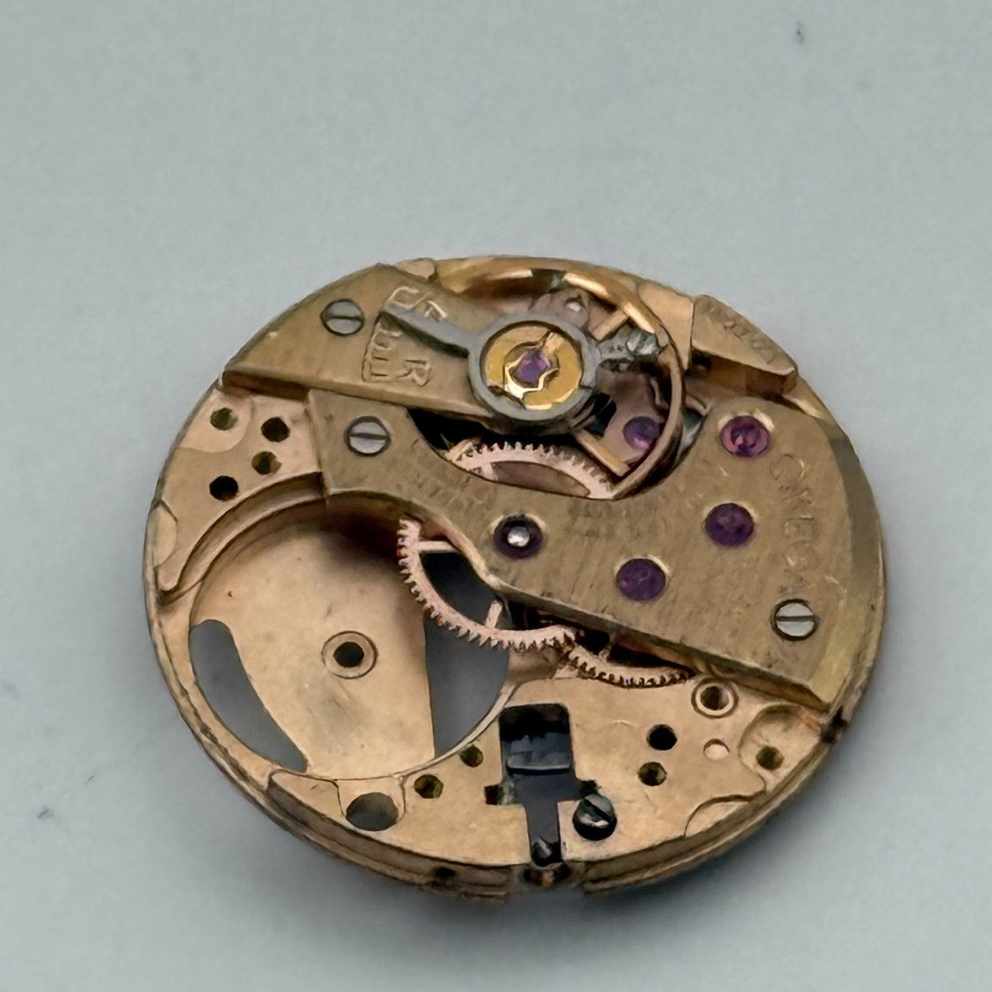 Omega Ladies 17 Jewels Watch Movement Vintage Swiss Parts Repair 17.9mm
