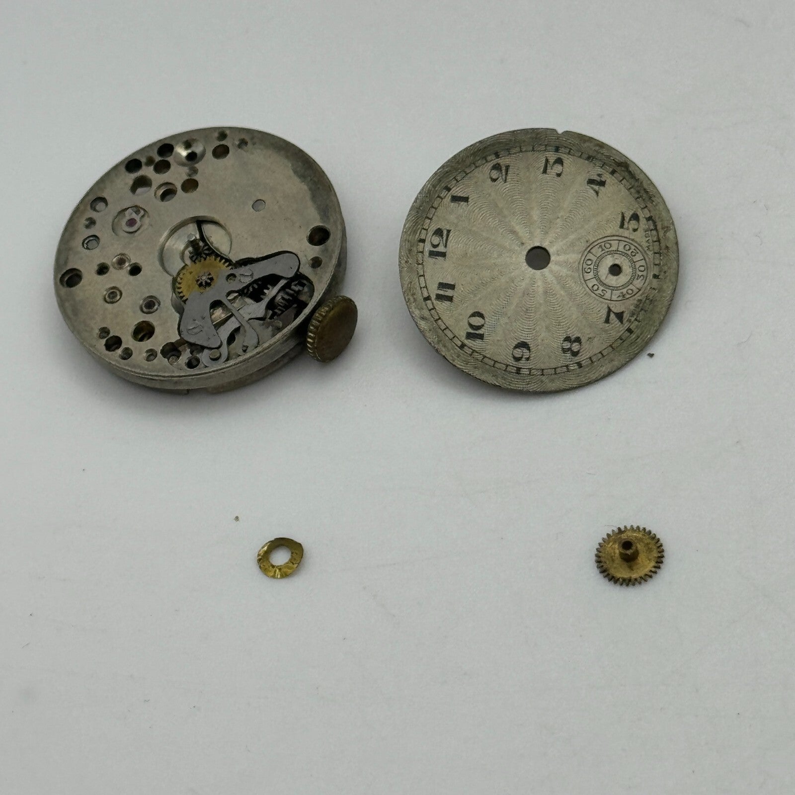 23.4mm Unidentified Cal 116 Manual Wind Watch Movement Swiss Vintage PARTS SPARE