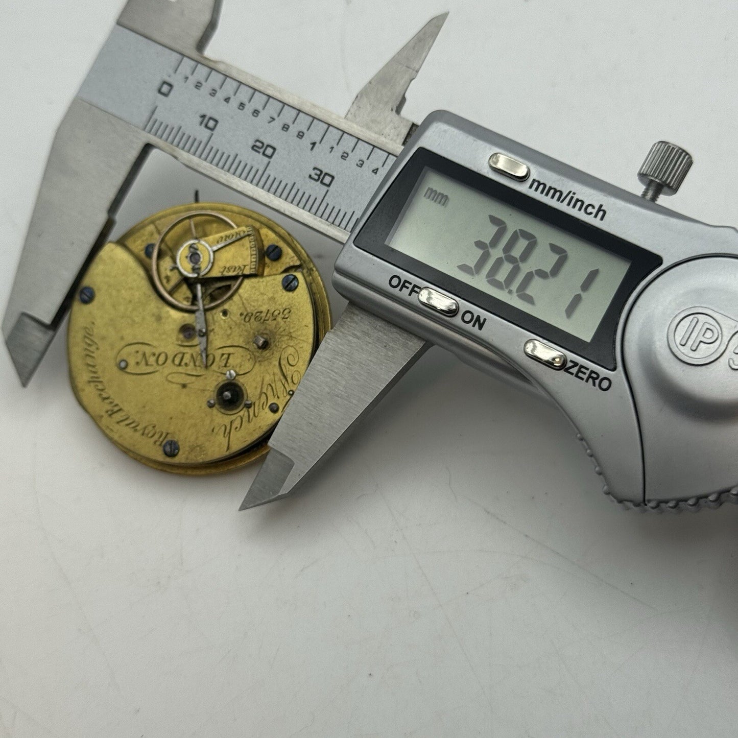 40.7mm French Royal Exchange London Antique Pocket Watch Movement FOR PARTS