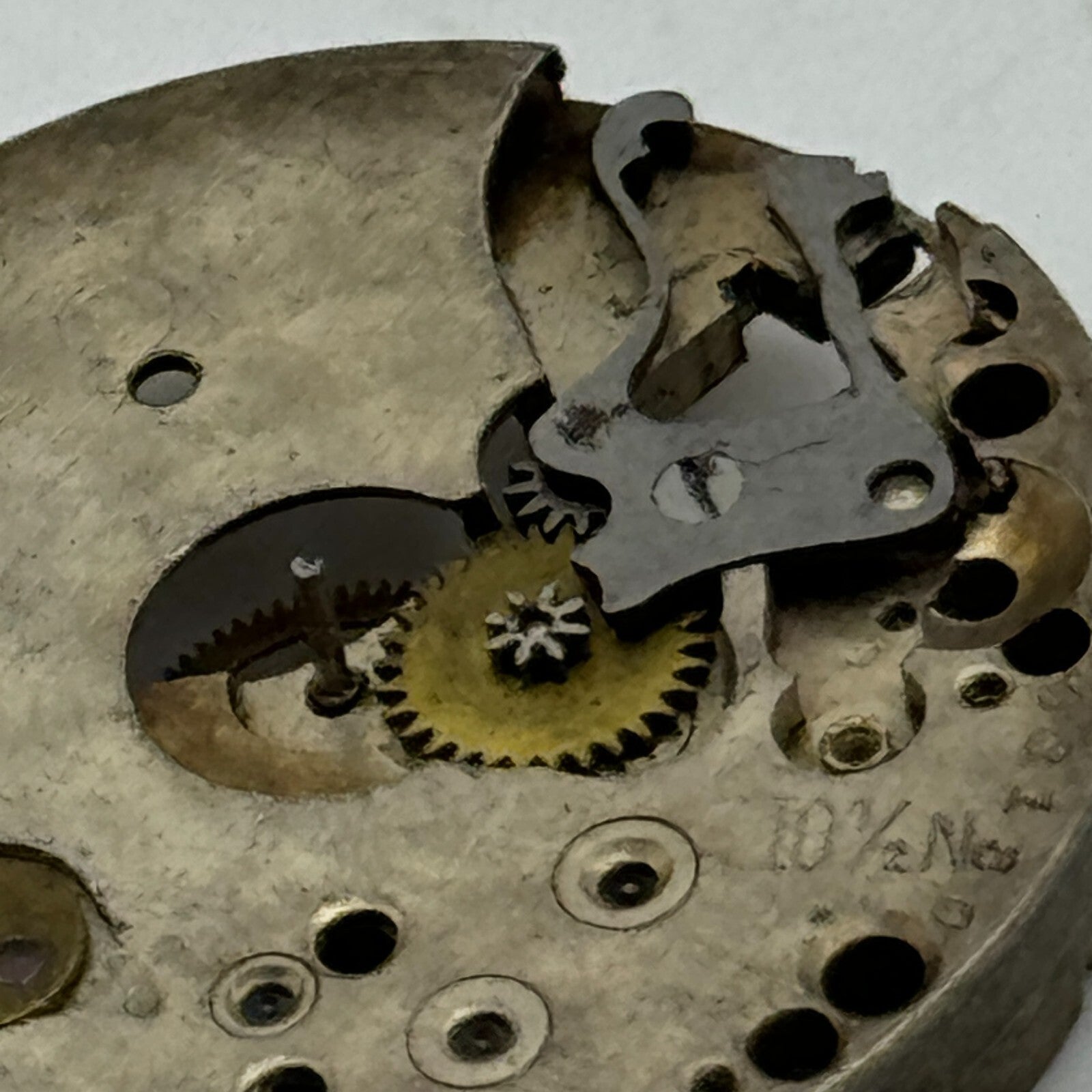 23.6mm Buren 10 1/2N Manual Wind Partial Watch Movement Swiss Vintage PARTS