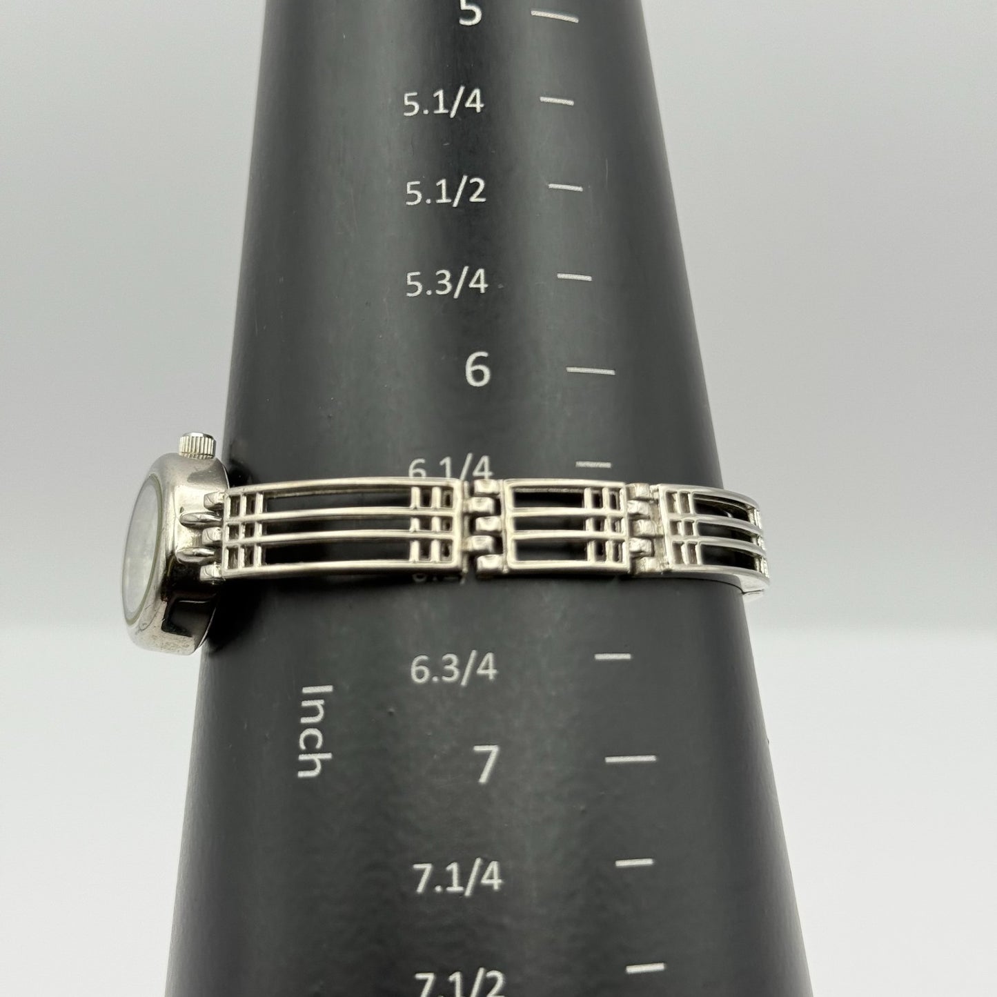 Ladies Quartz Watch Oval White Dial Silver Tone Bracelet Working 18mm 6 Inches