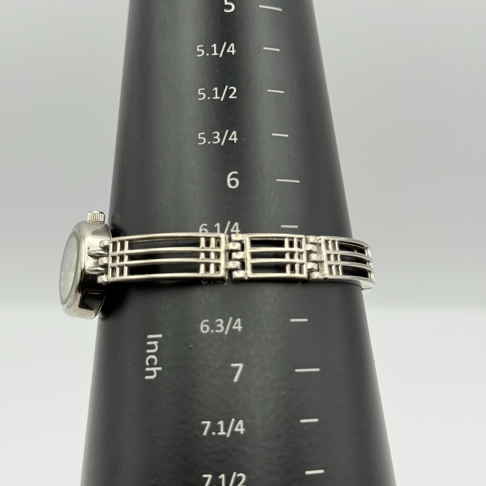 Ladies Quartz Watch Oval White Dial Silver Tone Bracelet Working 18mm 6 Inches