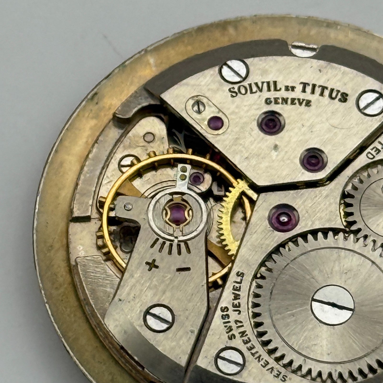 Solvil et Titus Peseux 330 Watch Movement Manual Wind Vintage Swiss Parts 25.9mm