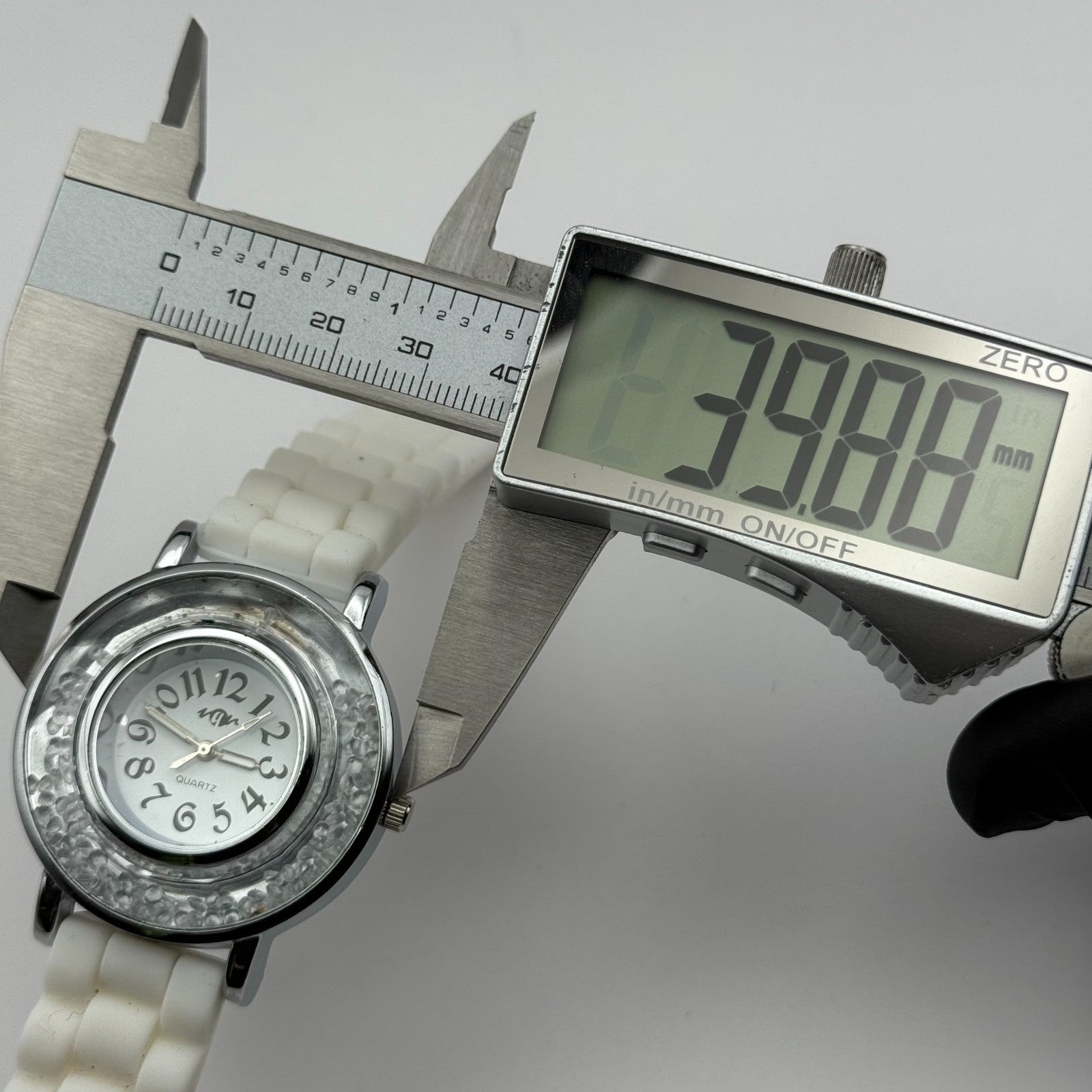 Ladies Fashion Quartz Watch Rhinestone Silver Tone White Strap Working 39mm