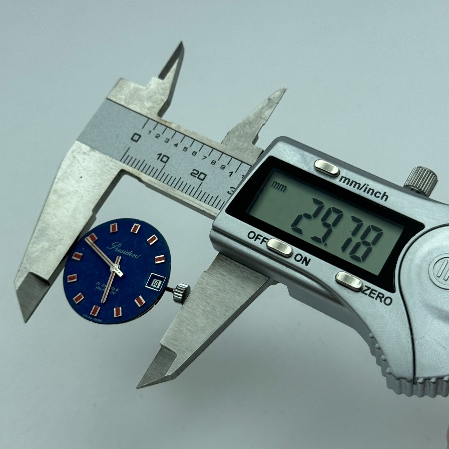 23.6mm Peseux P 7046 President Manual Wind Watch Movement Swiss Vintage PARTS