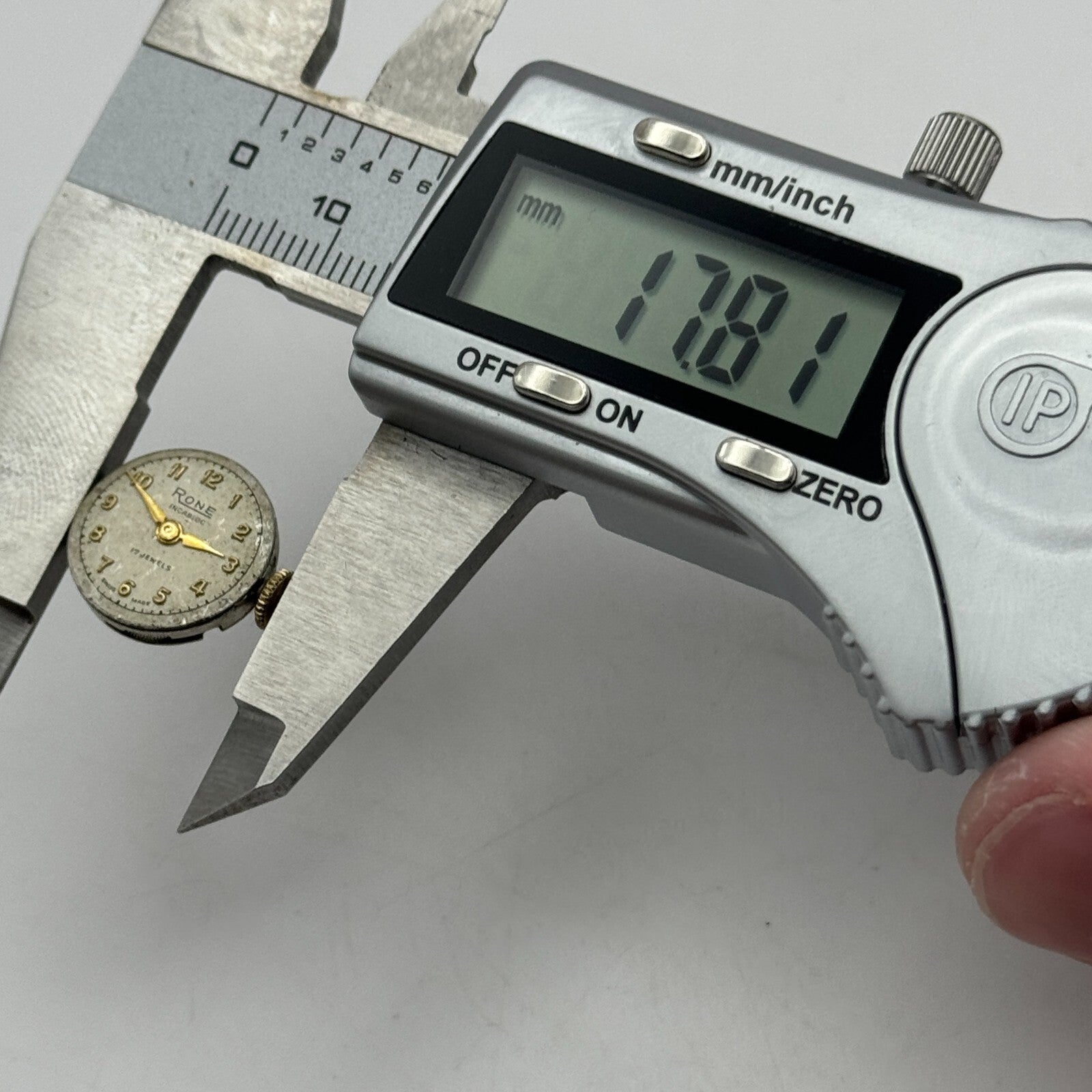 15.5mm Ladies Rone 675 ETA 2410 Manual Wind Watch Movement Swiss Vintage PARTS