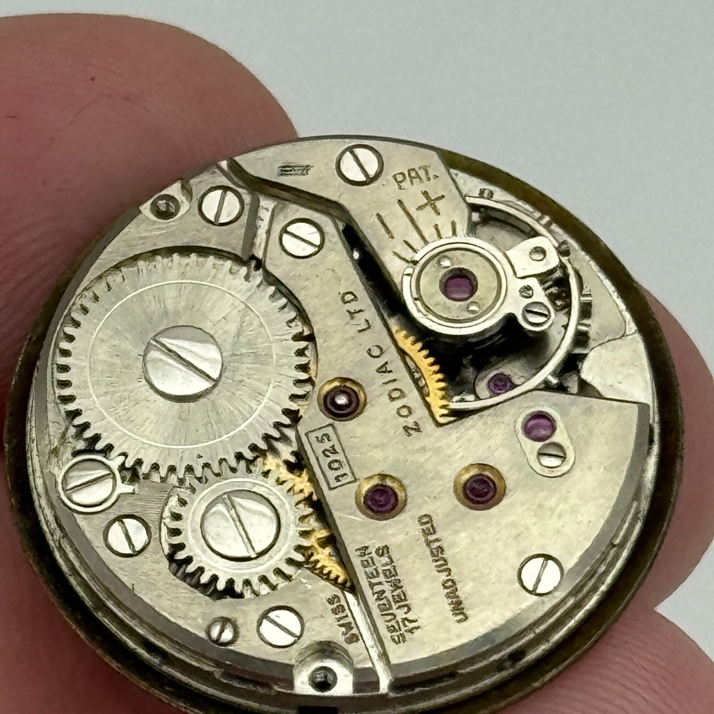 23.6mm Zodiac Cal 1025 Manual Wind Watch Movement Swiss Vintage PARTS SPARES