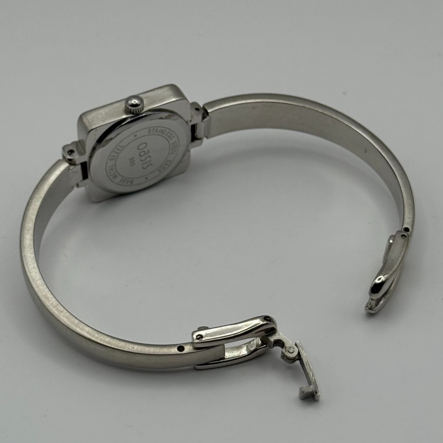 Oasis Ladies Quartz Watch B95 Silver Tone Bracelet Working 20mm 5.5 Inches