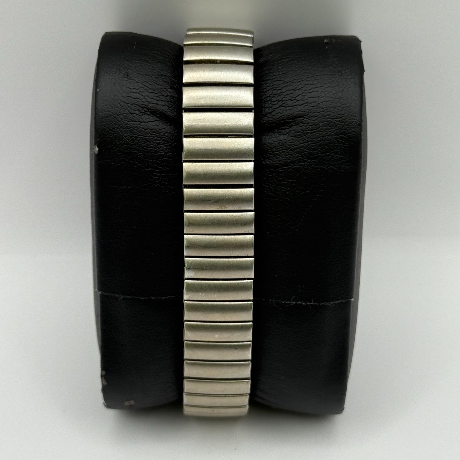 Genious Ladies Quartz Watch Silver Tone Expandable Band Japan Steel Working 24mm